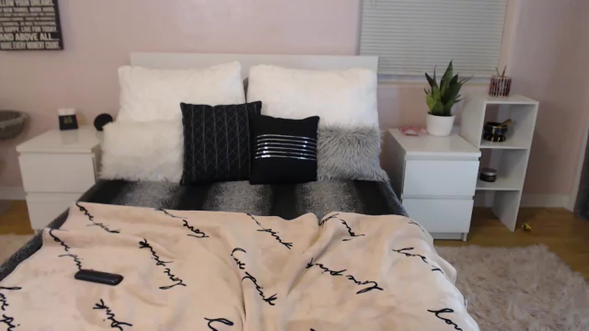 Gallery image thumbnail from Maddz_Jo's myfreecams stream on, 05/07/2023, 05:20 image 13 of 20