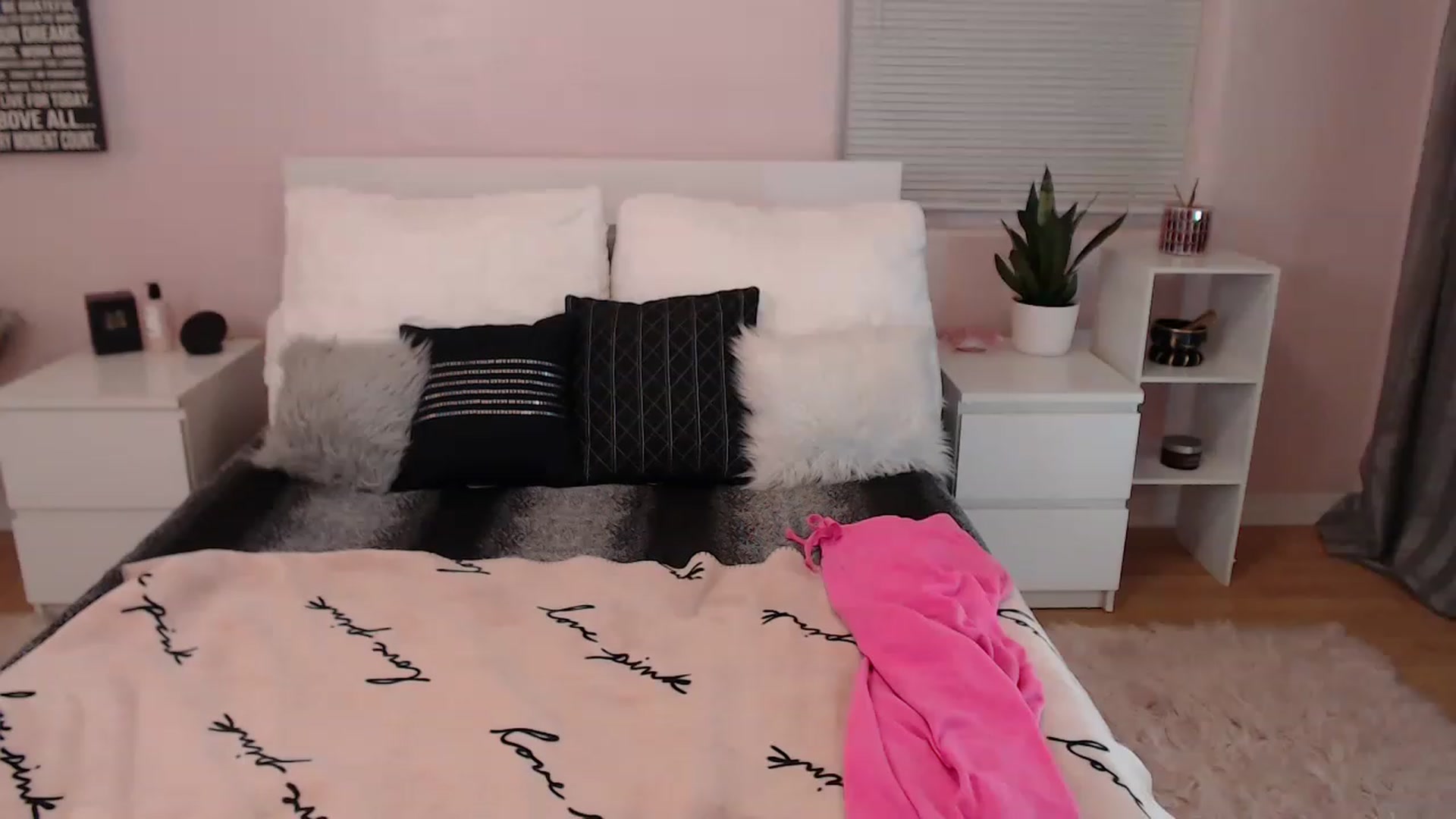 Gallery image thumbnail from Maddz_Jo's myfreecams stream on, 05/11/2023, 05:20 image 2 of 20