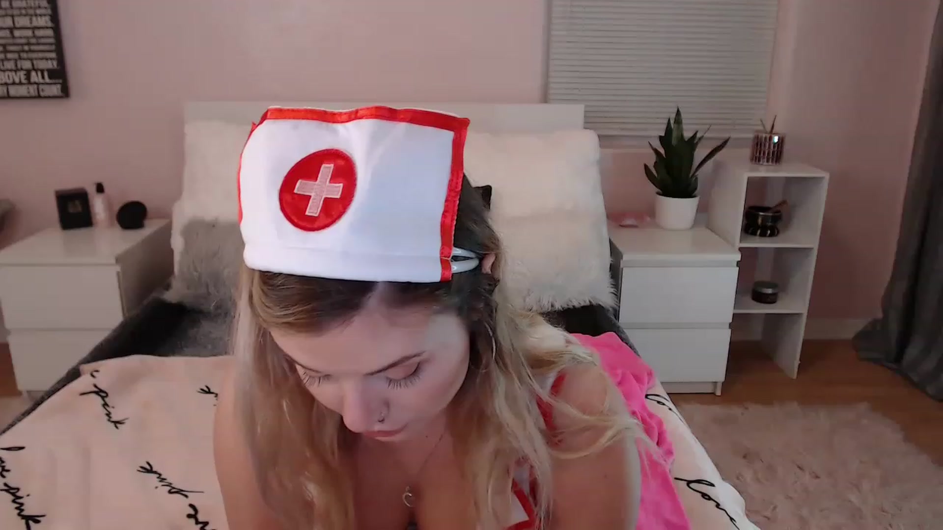 Gallery image thumbnail from Maddz_Jo's myfreecams stream on, 05/11/2023, 05:20 image 1 of 20