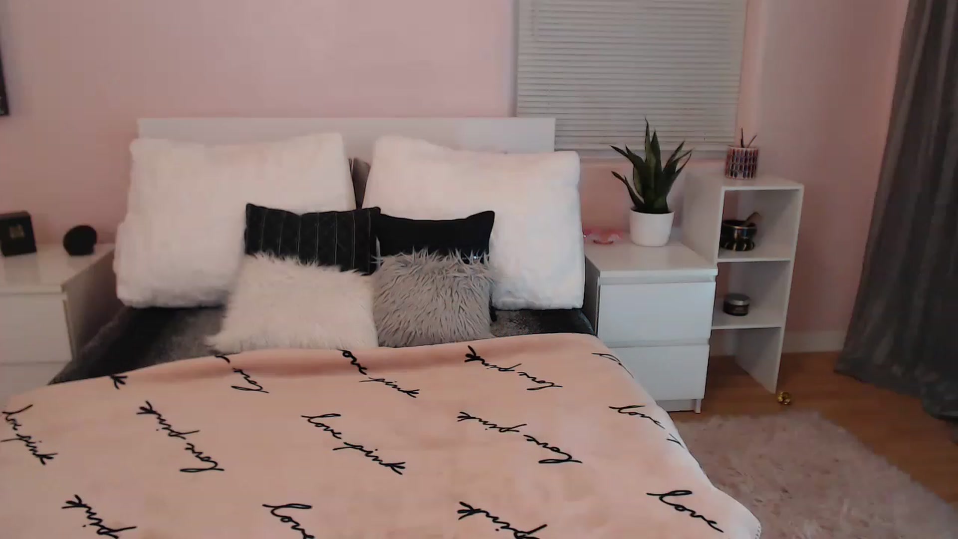 Gallery image thumbnail from Maddz_Jo's myfreecams stream on, 05/13/2023, 04:46 image 5 of 20