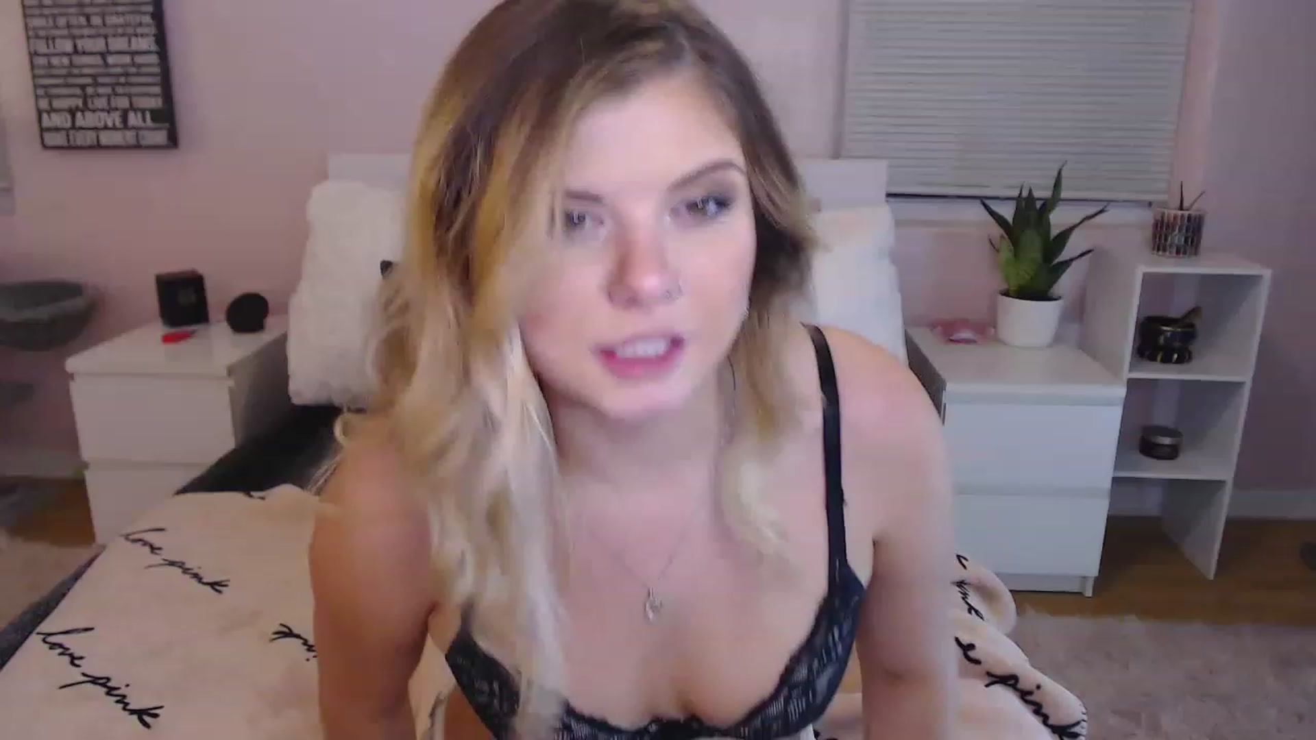 Gallery image thumbnail from Maddz_Jo's myfreecams stream on, 05/19/2023, 06:08 image 13 of 20