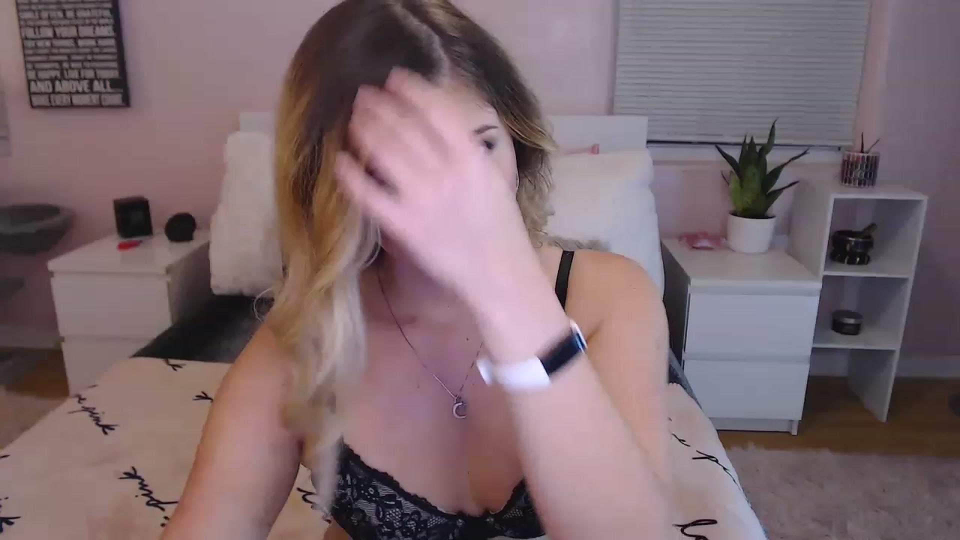 Gallery image thumbnail from Maddz_Jo's myfreecams stream on, 05/19/2023, 06:08 image 2 of 20