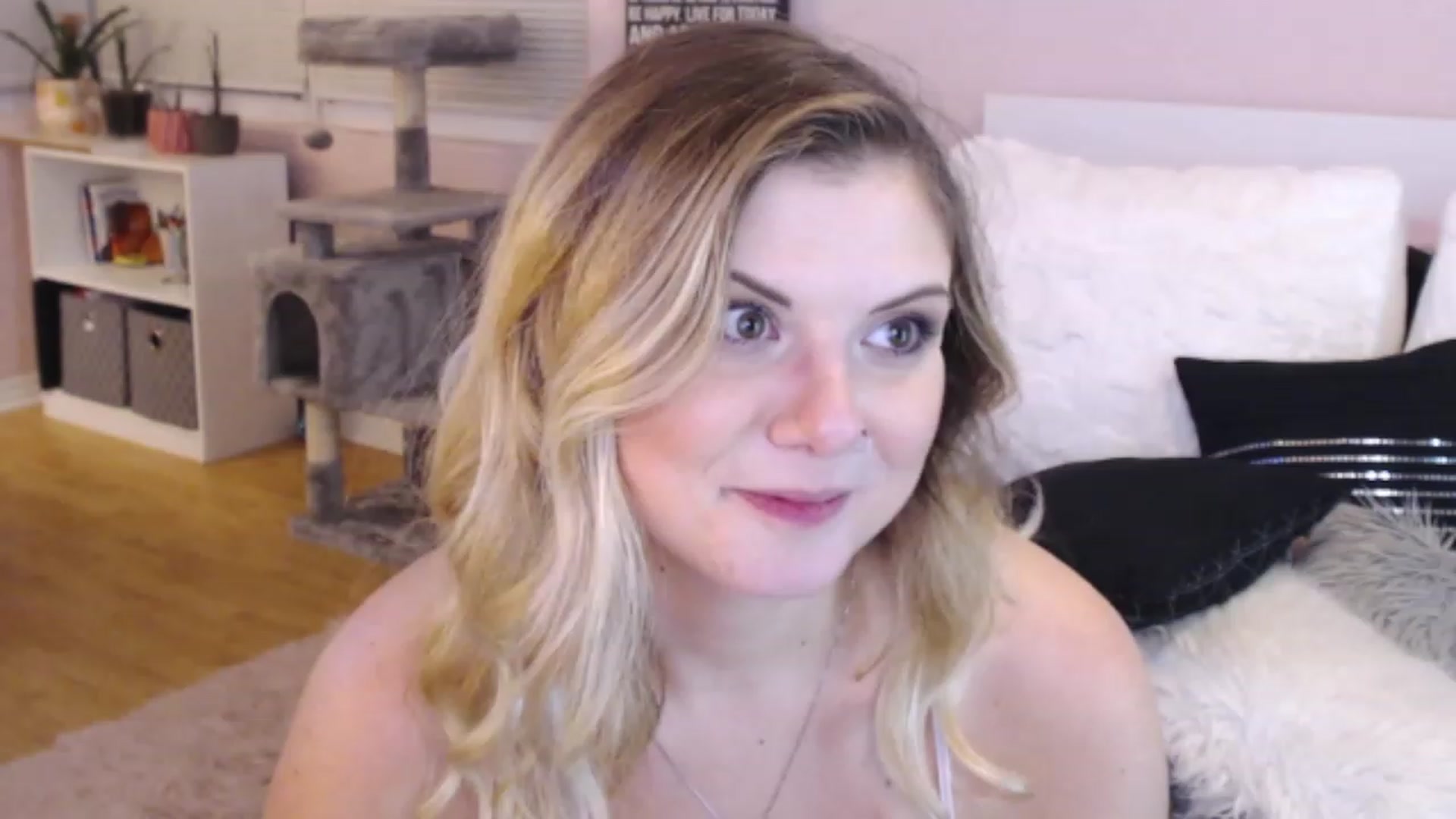 Gallery image thumbnail from Maddz_Jo's myfreecams stream on, 05/19/2023, 09:00 image 5 of 20