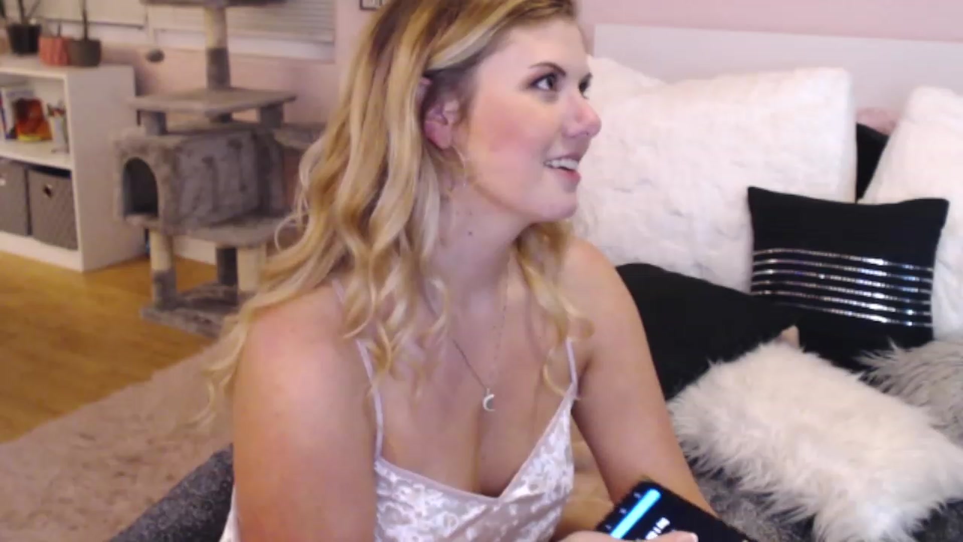 Gallery image thumbnail from Maddz_Jo's myfreecams stream on, 05/19/2023, 09:00 image 16 of 20