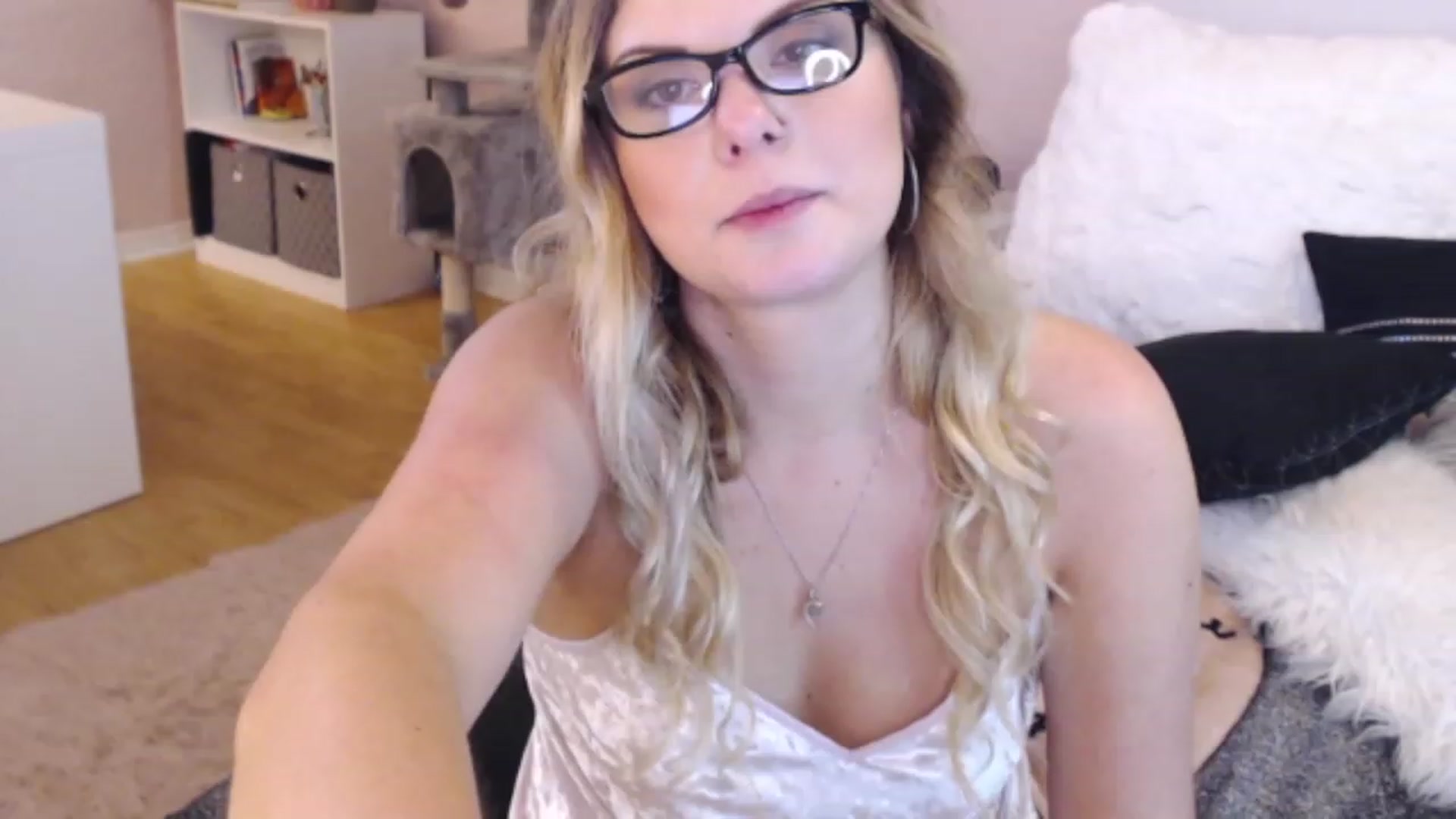 Gallery image thumbnail from Maddz_Jo's myfreecams stream on, 05/19/2023, 09:00 image 2 of 20