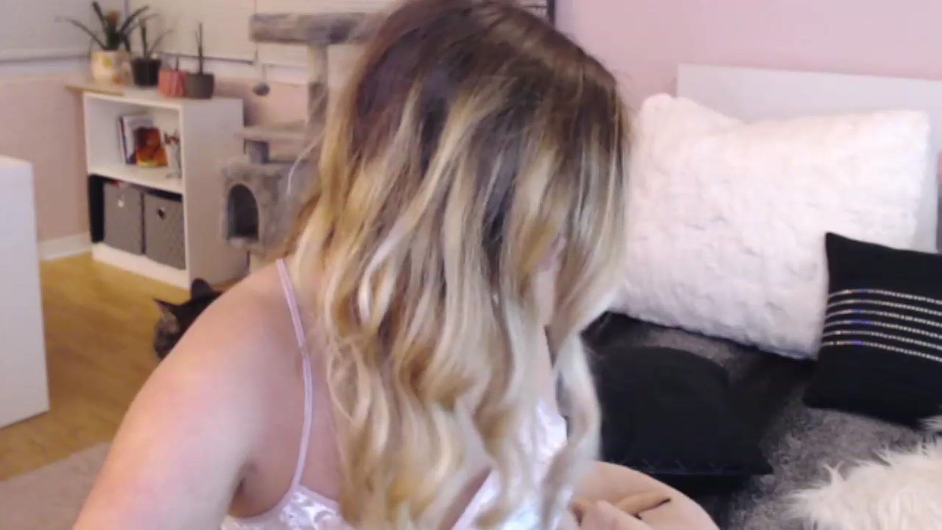 Gallery image thumbnail from Maddz_Jo's myfreecams stream on, 05/19/2023, 09:58 image 14 of 20