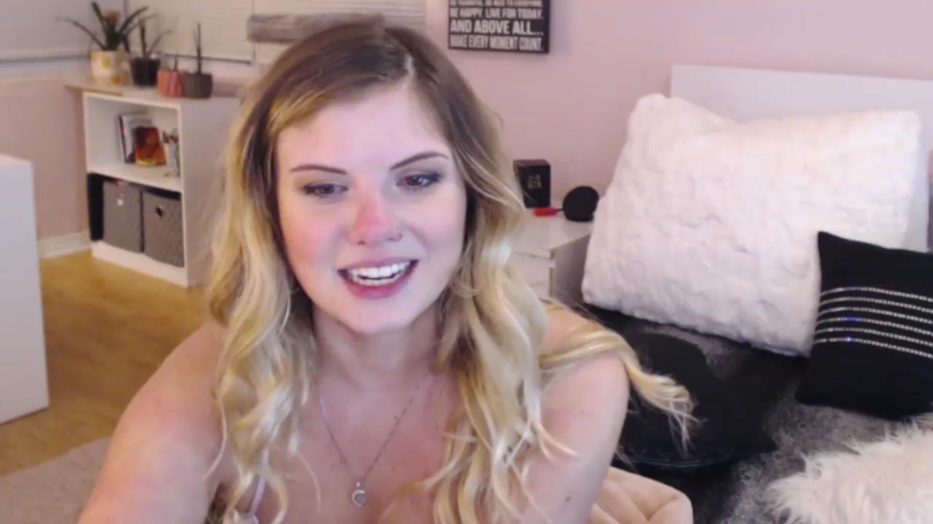 Gallery image thumbnail from Maddz_Jo's myfreecams stream on, 05/19/2023, 09:58 image 20 of 20
