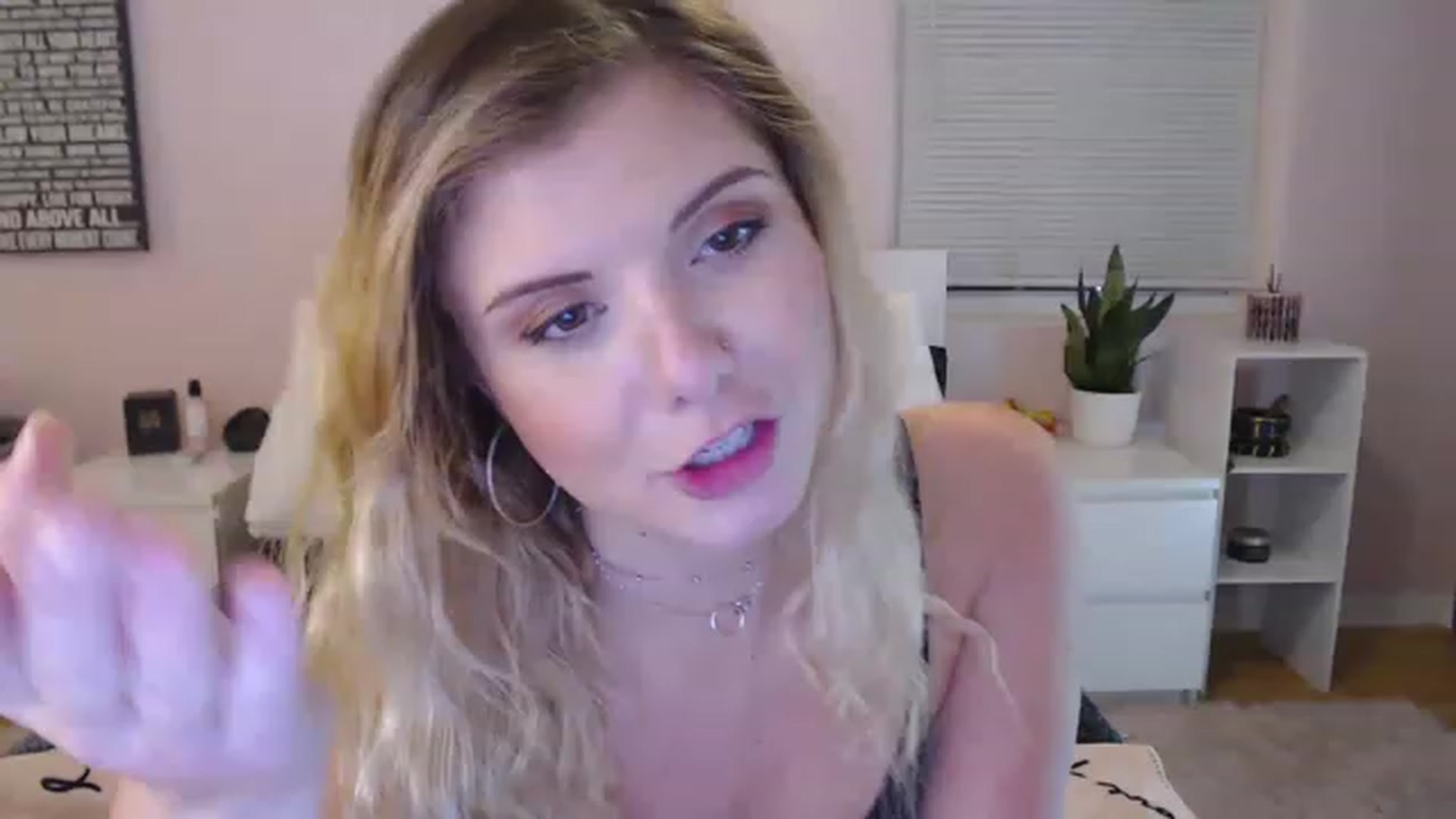 Gallery image thumbnail from Maddz_Jo's myfreecams stream on, 05/25/2023, 07:06 image 15 of 20