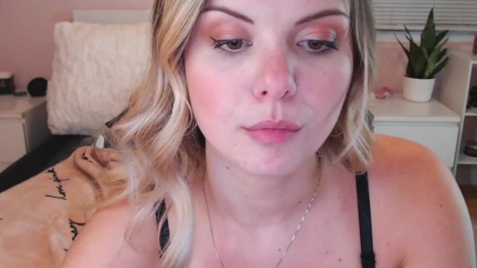 Gallery image thumbnail from Maddz_Jo's myfreecams stream on, 06/01/2023, 07:12 image 20 of 20
