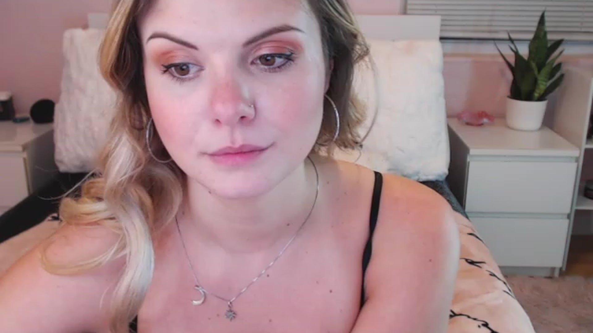 Gallery image thumbnail from Maddz_Jo's myfreecams stream on, 06/01/2023, 07:12 image 1 of 20