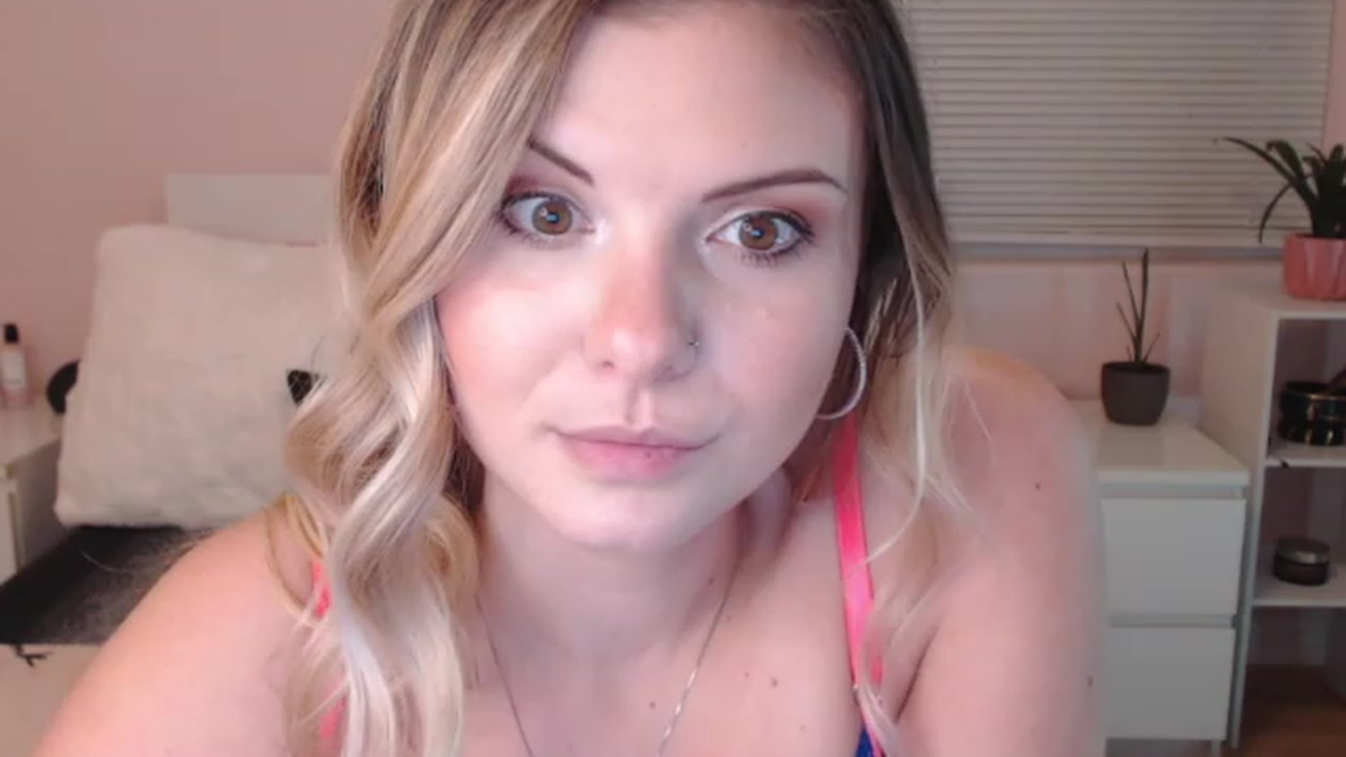 Gallery image thumbnail from Maddz_Jo's myfreecams stream on, 06/03/2023, 03:58 image 7 of 20