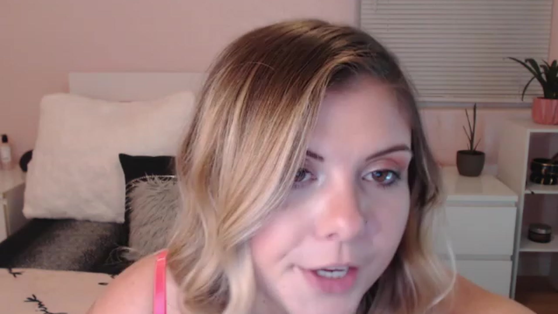Gallery image thumbnail from Maddz_Jo's myfreecams stream on, 06/03/2023, 03:58 image 18 of 20