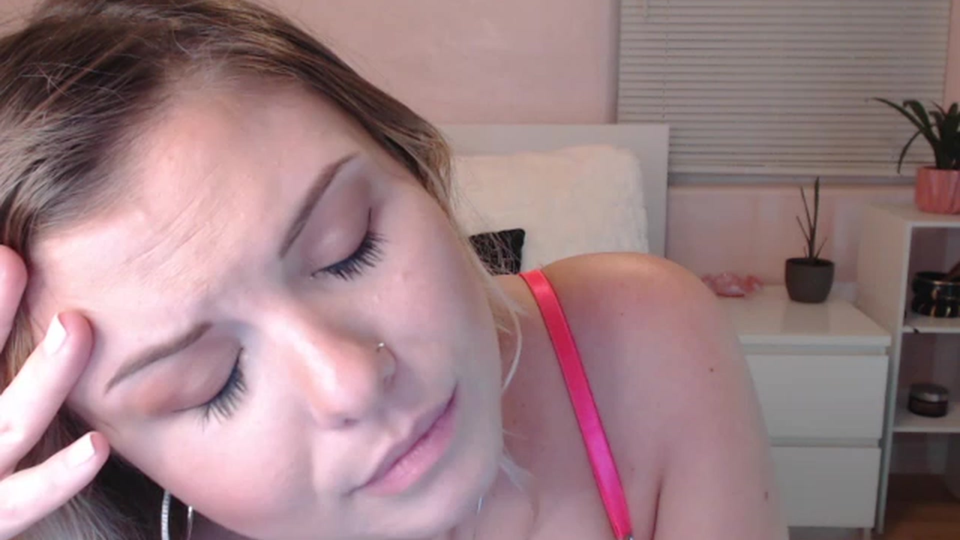 Gallery image thumbnail from Maddz_Jo's myfreecams stream on, 06/03/2023, 03:58 image 4 of 20