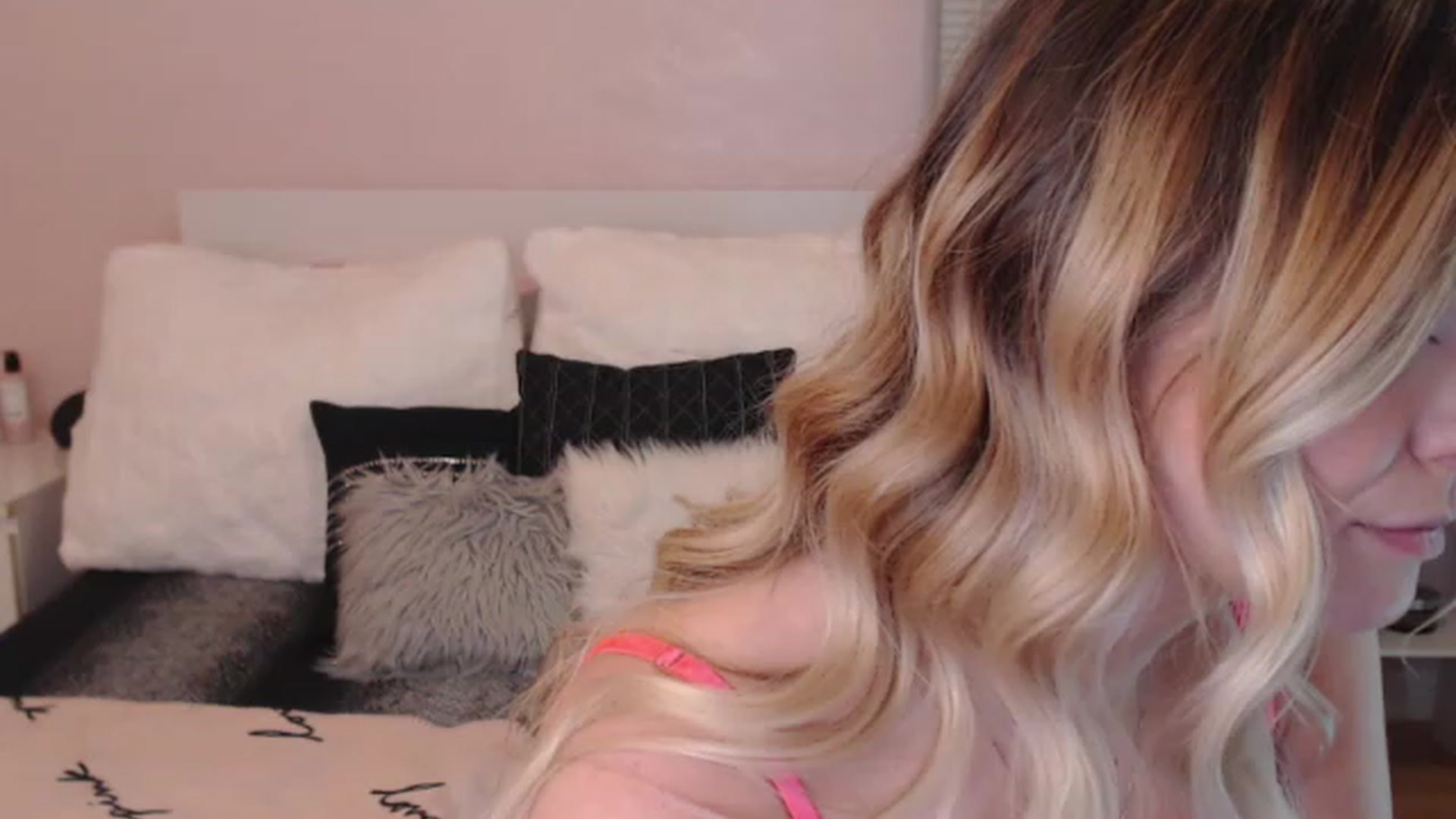 Gallery image thumbnail from Maddz_Jo's myfreecams stream on, 06/03/2023, 03:58 image 5 of 20