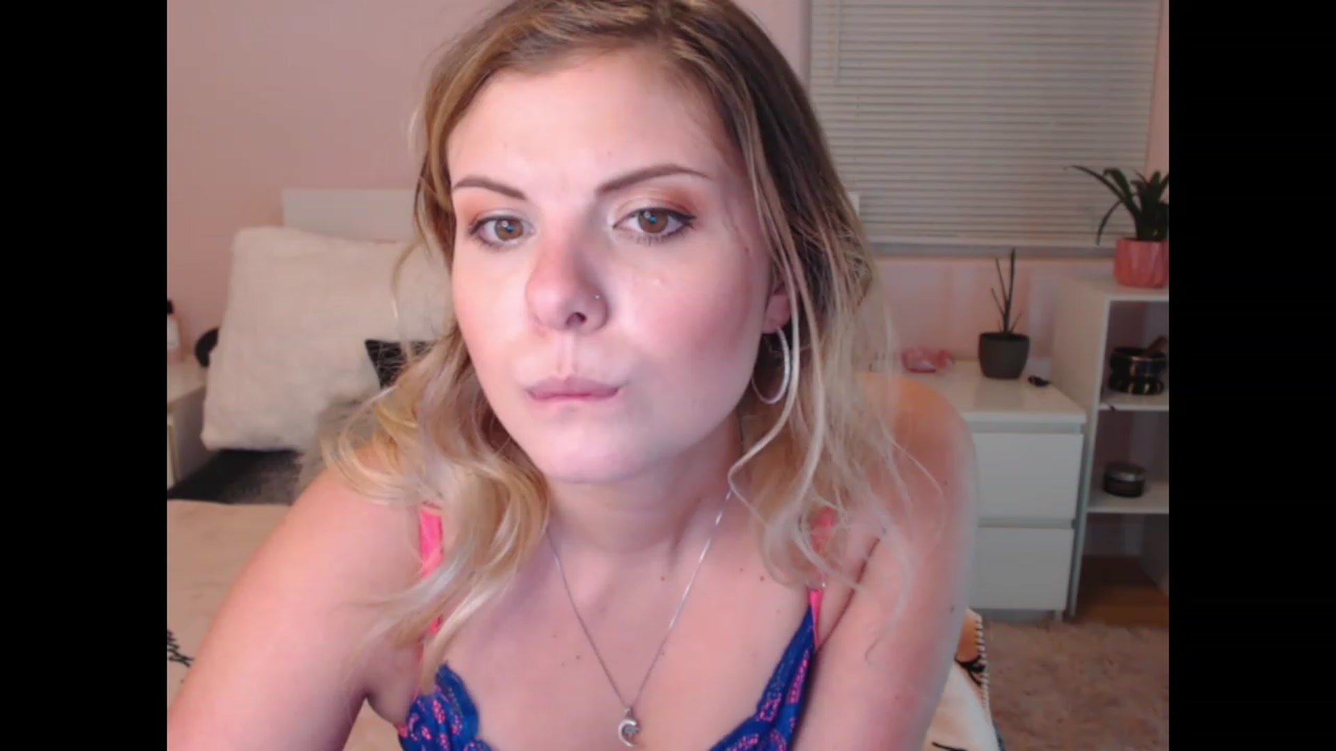 Gallery image thumbnail from Maddz_Jo's myfreecams stream on, 06/03/2023, 06:35 image 16 of 20