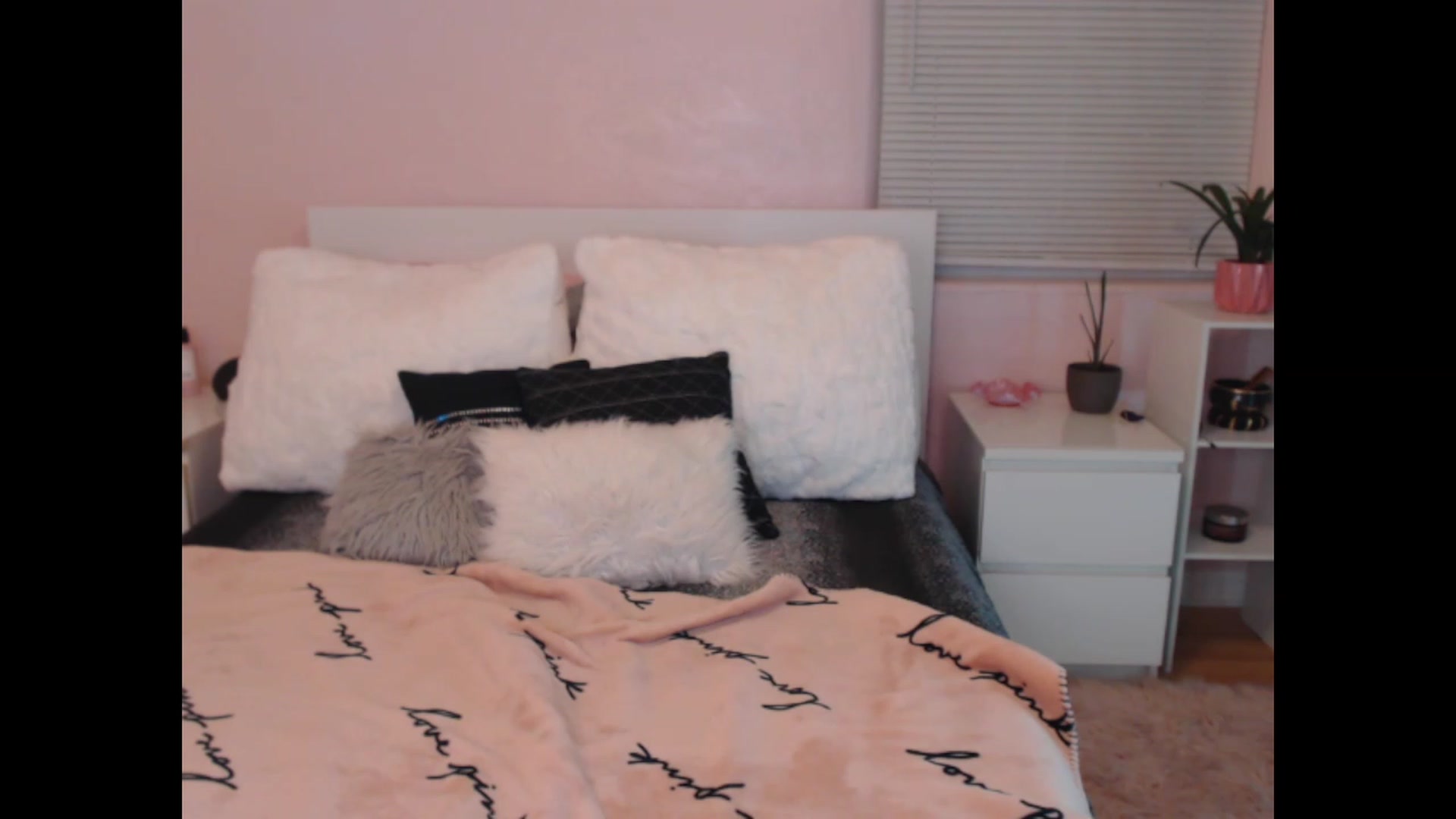 Gallery image thumbnail from Maddz_Jo's myfreecams stream on, 06/03/2023, 06:35 image 15 of 20