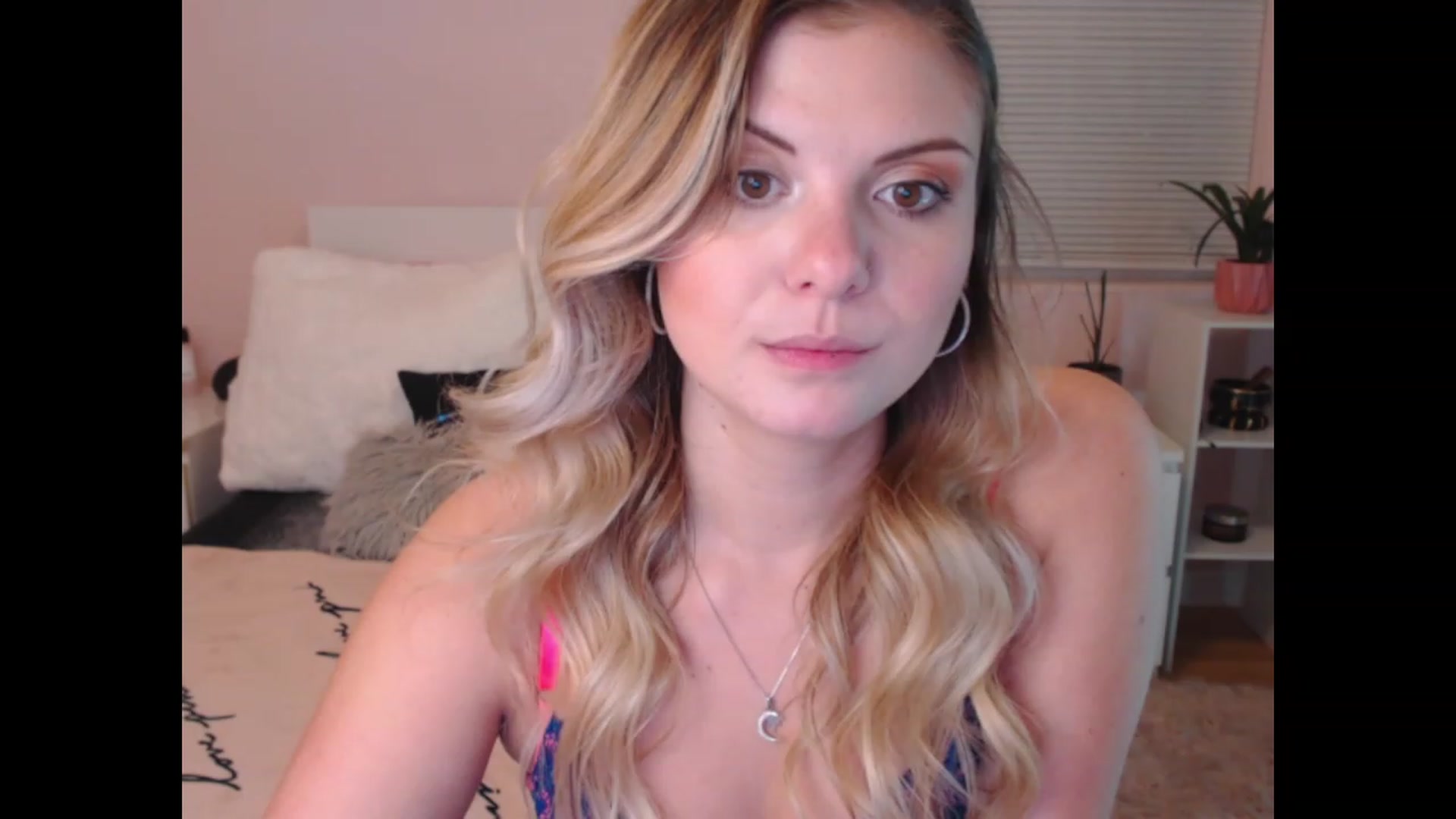 Gallery image thumbnail from Maddz_Jo's myfreecams stream on, 06/03/2023, 06:35 image 14 of 20