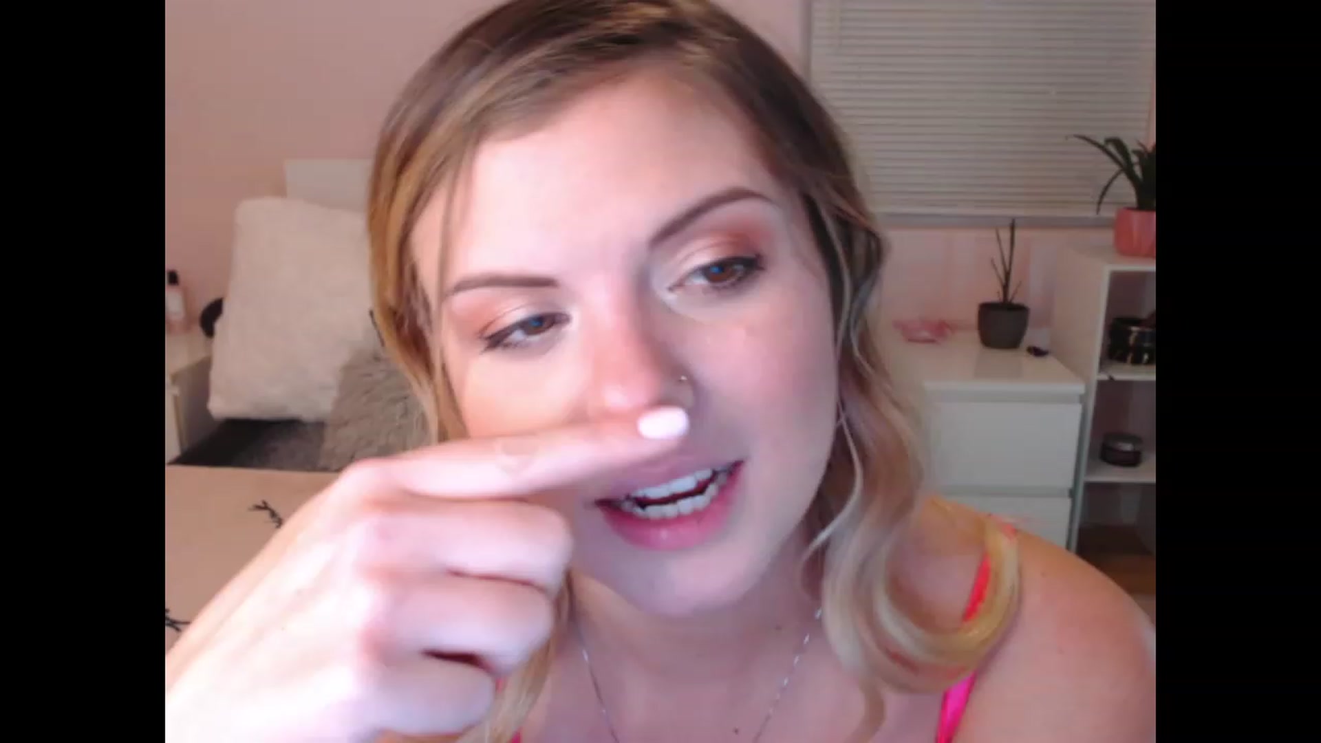 Gallery image thumbnail from Maddz_Jo's myfreecams stream on, 06/03/2023, 06:35 image 2 of 20