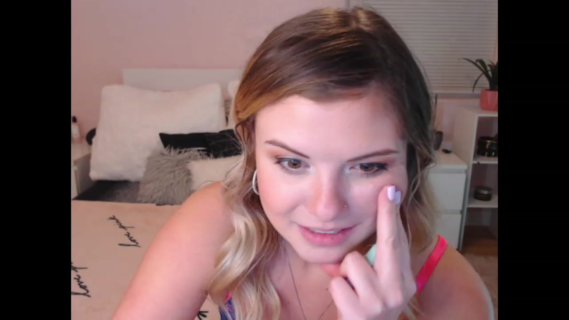 Gallery image thumbnail from Maddz_Jo's myfreecams stream on, 06/03/2023, 06:35 image 3 of 20