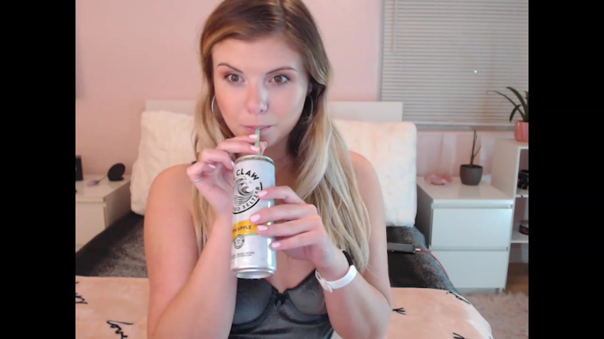 Gallery image thumbnail from Maddz_Jo's myfreecams stream on, 06/10/2023, 04:53 image 9 of 20