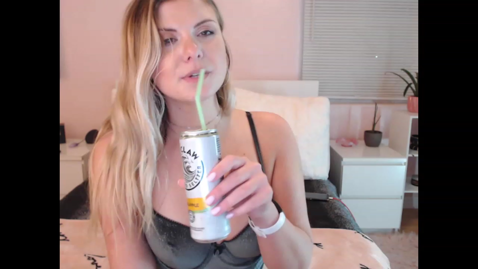 Gallery image thumbnail from Maddz_Jo's myfreecams stream on, 06/10/2023, 04:53 image 4 of 20