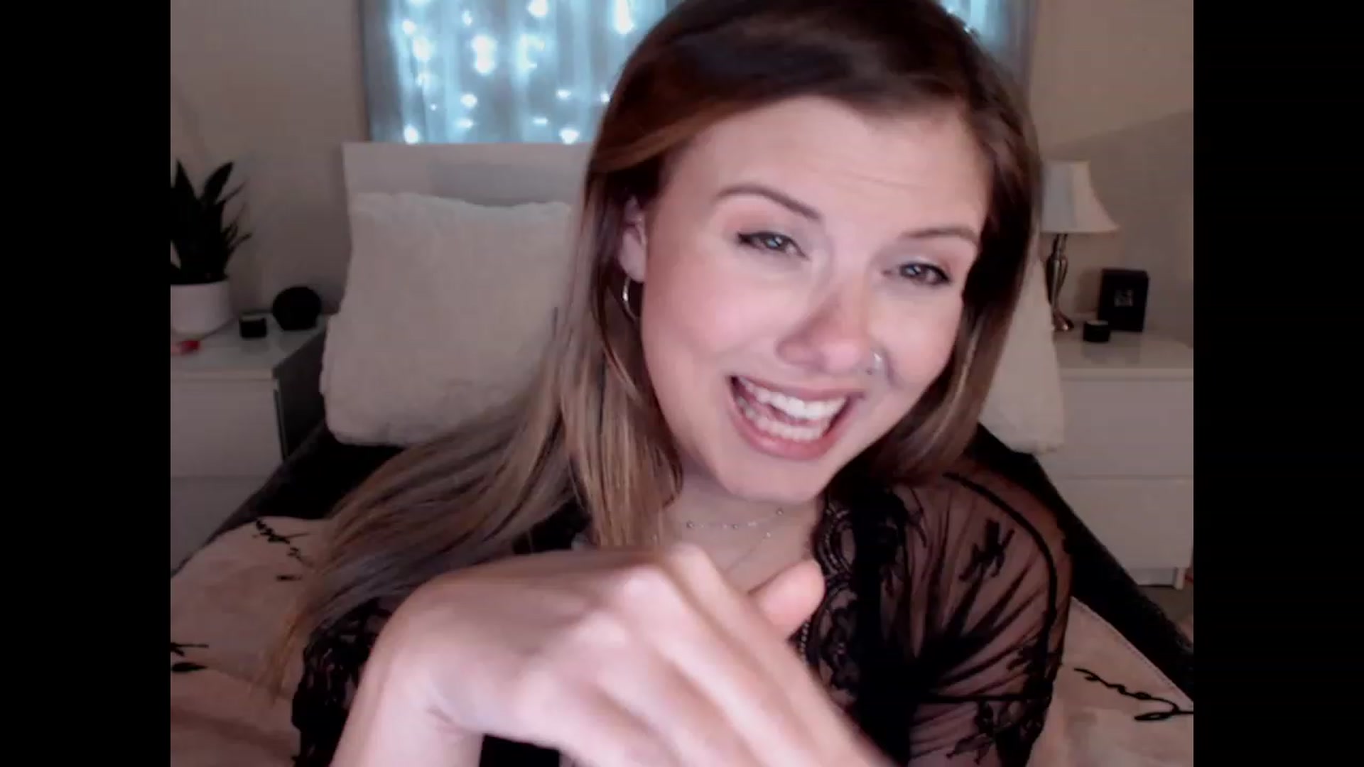Gallery image thumbnail from Maddz_Jo's myfreecams stream on, 08/20/2023, 06:11 image 11 of 20