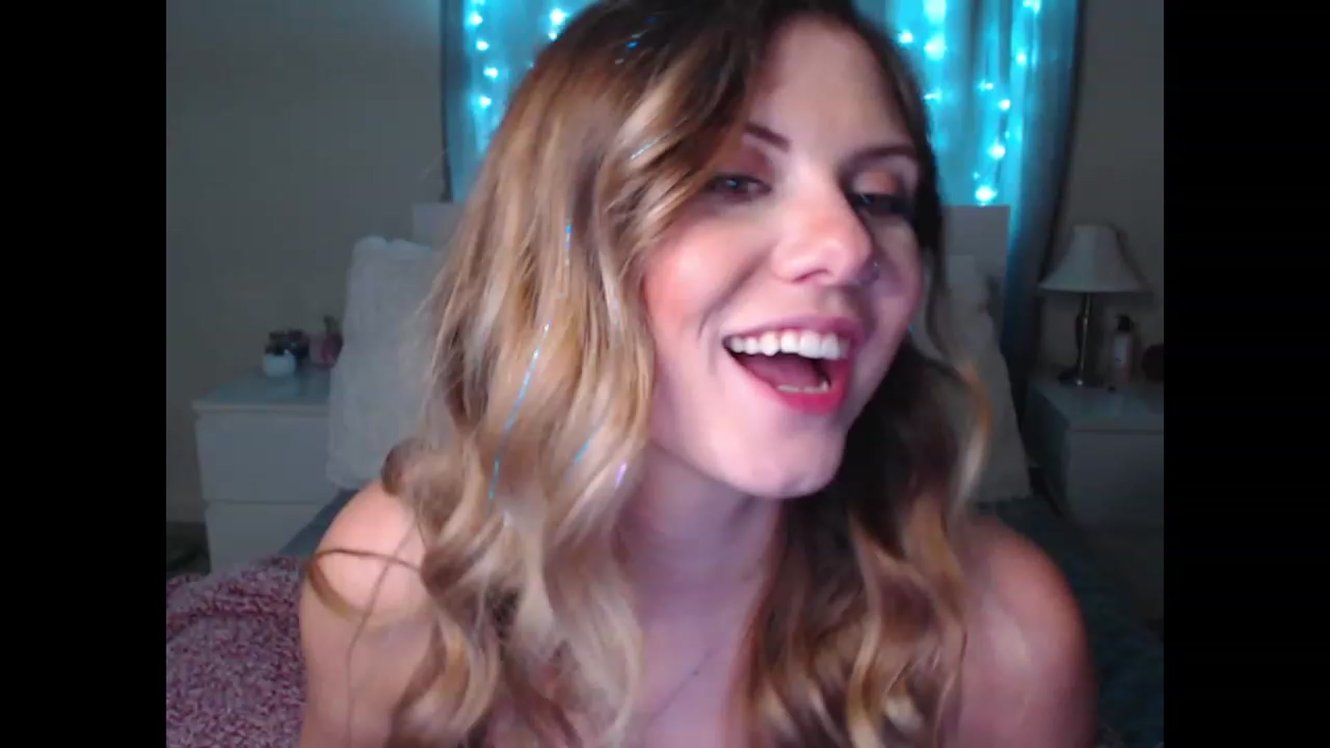 Gallery image thumbnail from Maddz_Jo's myfreecams stream on, 10/19/2023, 06:23 image 14 of 20