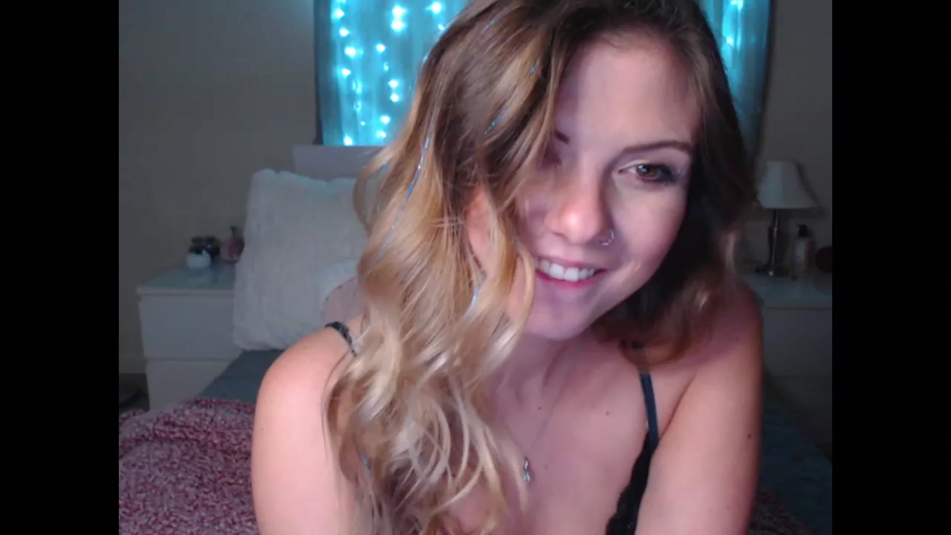 Gallery image thumbnail from Maddz_Jo's myfreecams stream on, 10/19/2023, 06:23 image 15 of 20
