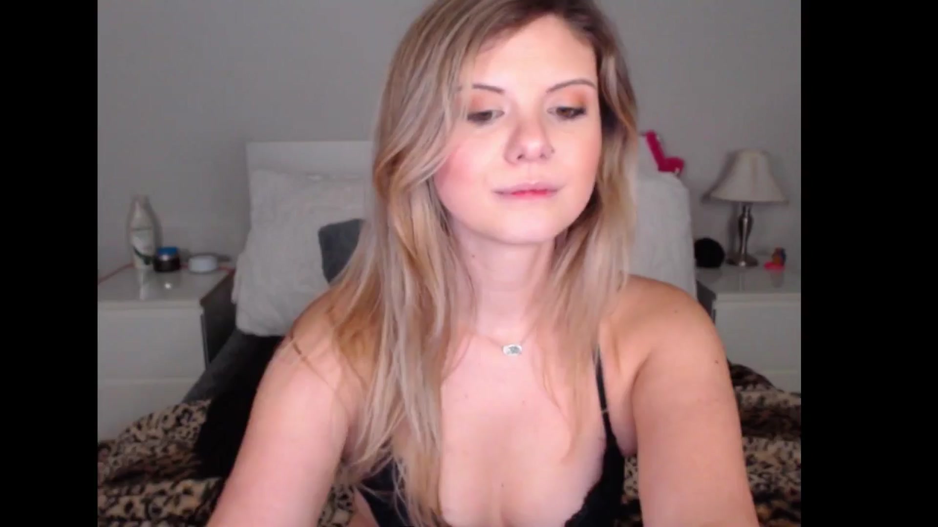 Gallery image thumbnail from Maddz_Jo's myfreecams stream on, 11/29/2024, 07:24 image 7 of 20