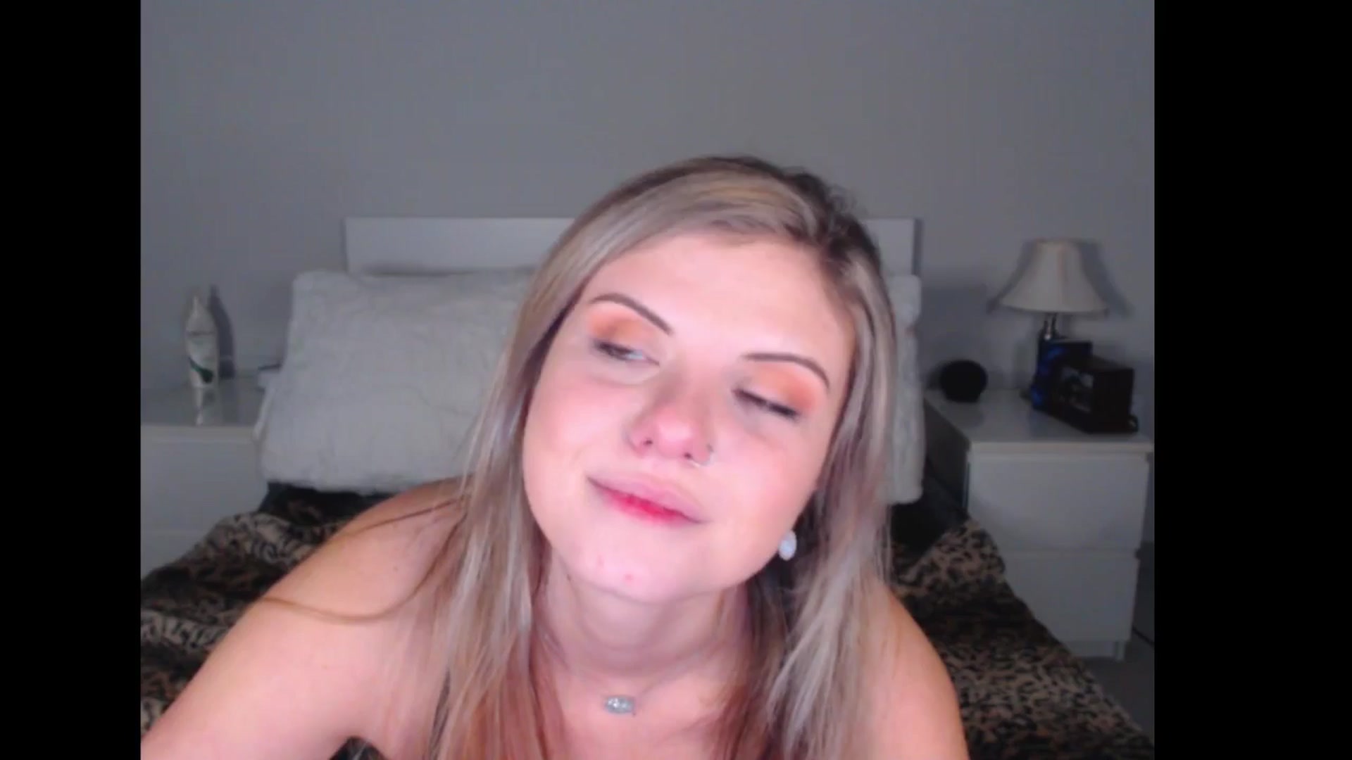 Gallery image thumbnail from Maddz_Jo's myfreecams stream on, 12/28/2024, 10:28 image 17 of 20
