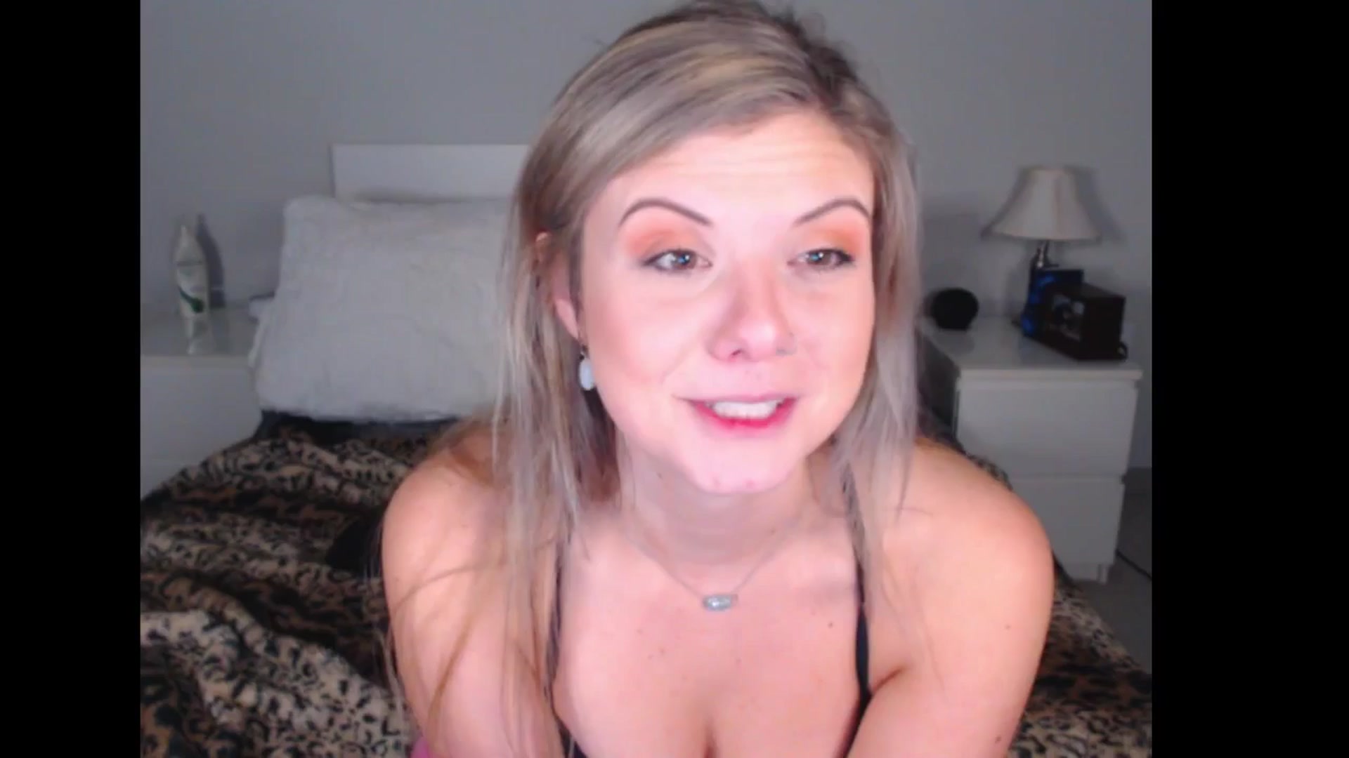 Gallery image thumbnail from Maddz_Jo's myfreecams stream on, 12/28/2024, 10:28 image 7 of 20