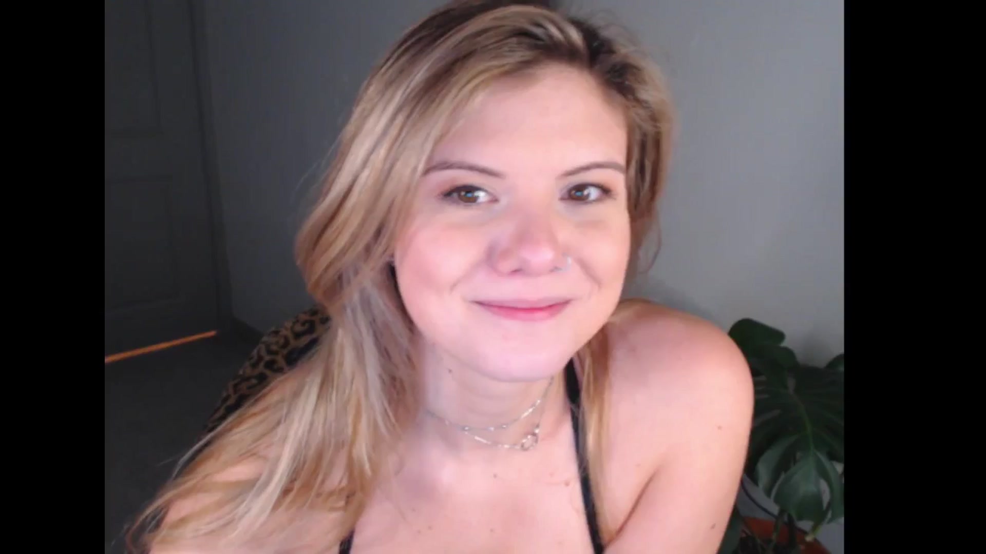 Gallery image thumbnail from Maddz_Jo's myfreecams stream on, 01/26/2025, 09:32 image 18 of 20