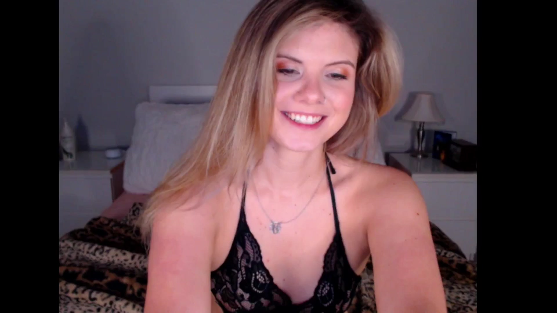 Gallery image thumbnail from Maddz_Jo's myfreecams stream on, 04/25/2025, 07:08 image 15 of 20