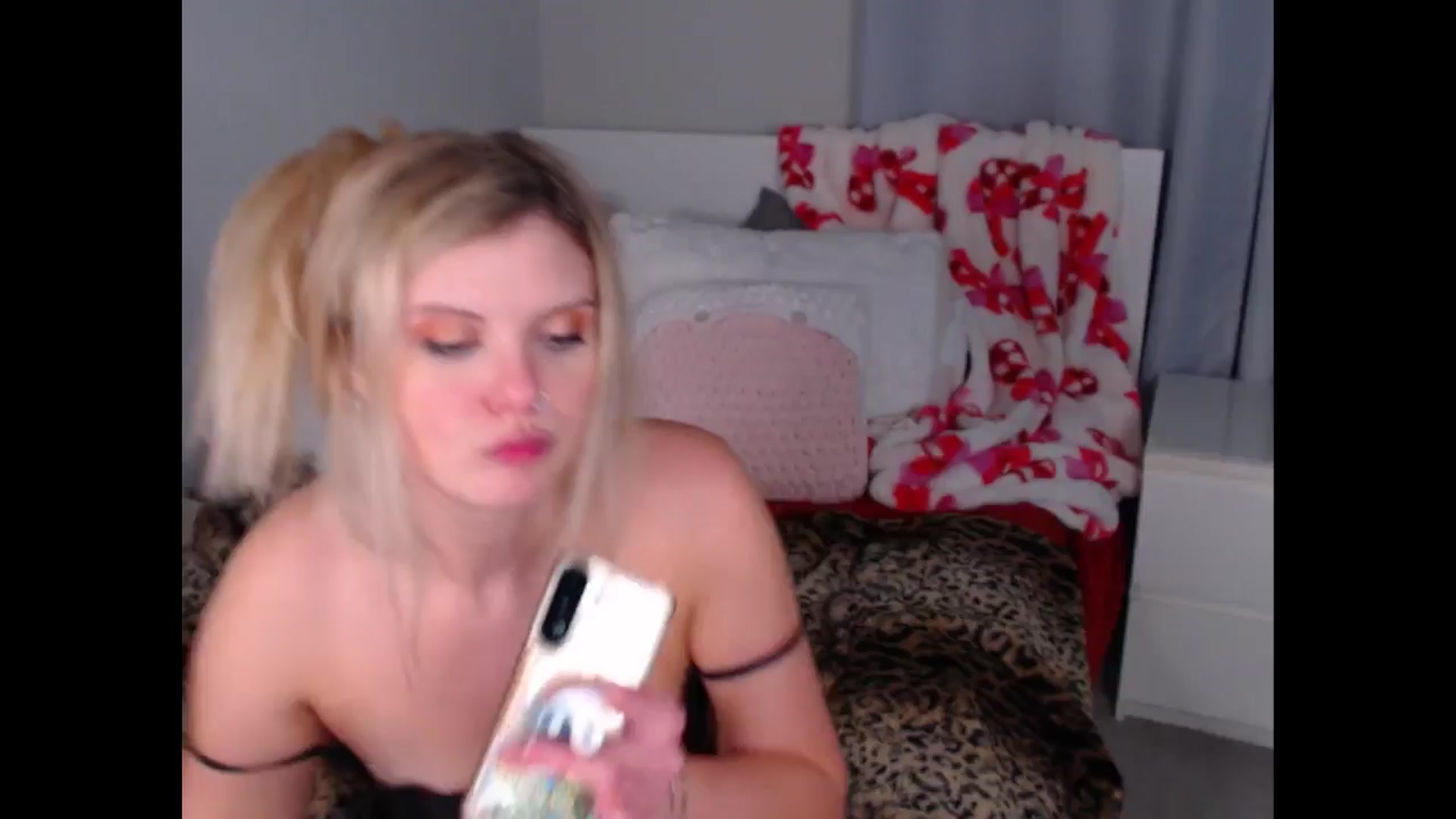 Gallery image thumbnail from Maddz_Jo's myfreecams stream on, 01/26/2026, 12:18 image 10 of 20