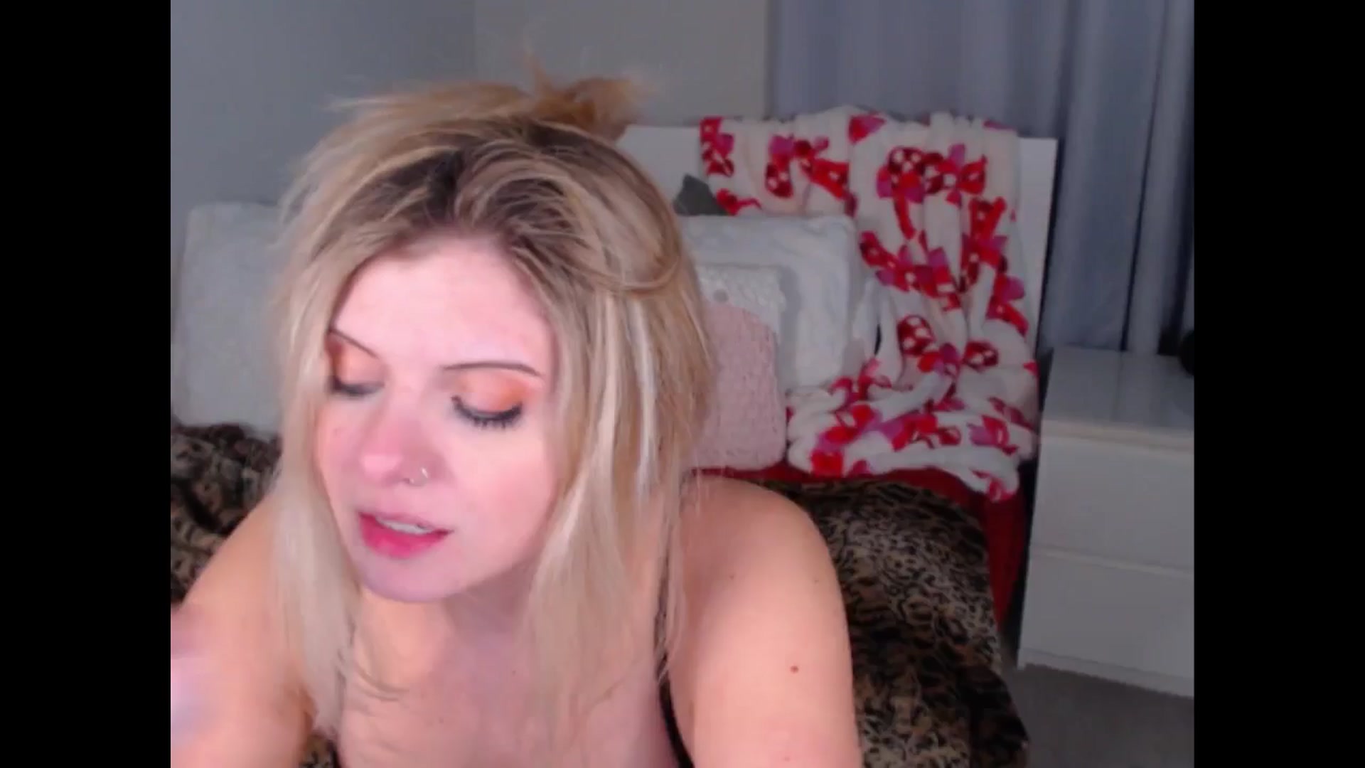 Gallery image thumbnail from Maddz_Jo's myfreecams stream on, 01/26/2026, 12:18 image 17 of 20