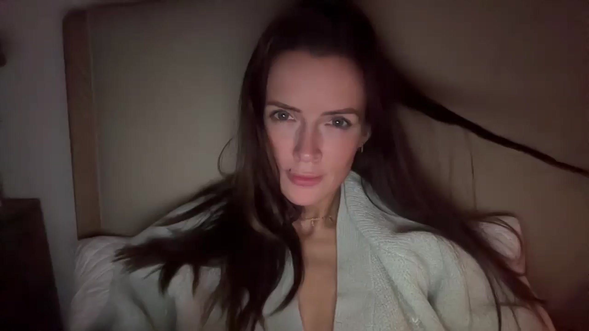 Gallery image thumbnail from MadeYouMissMe's myfreecams stream on, 03/30/2025, 24:33 image 12 of 20