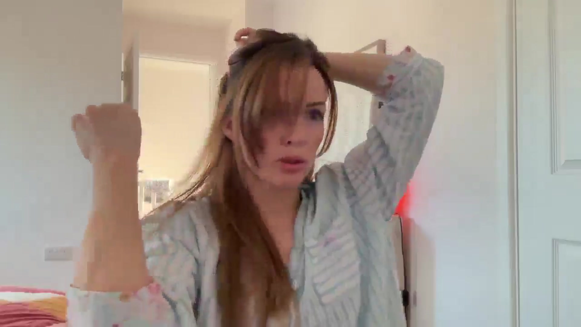 Gallery image thumbnail from MadeYouMissMe's myfreecams stream on, 04/30/2025, 06:20 image 10 of 20