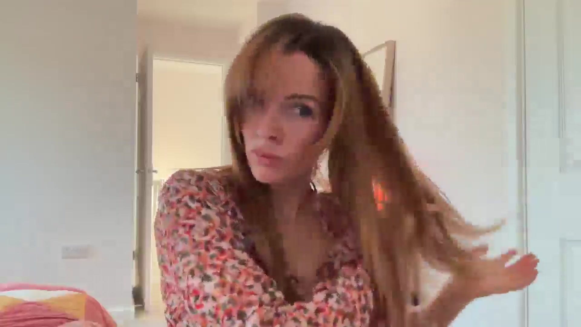 Gallery image thumbnail from MadeYouMissMe's myfreecams stream on, 04/30/2025, 06:20 image 12 of 20