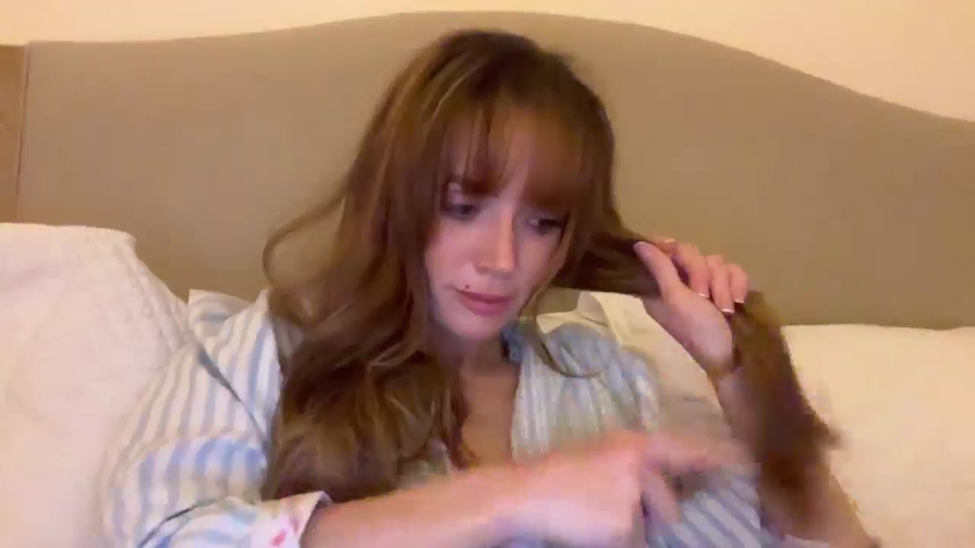 Gallery image thumbnail from MadeYouMissMe's myfreecams stream on, 05/05/2025, 23:19 image 10 of 20
