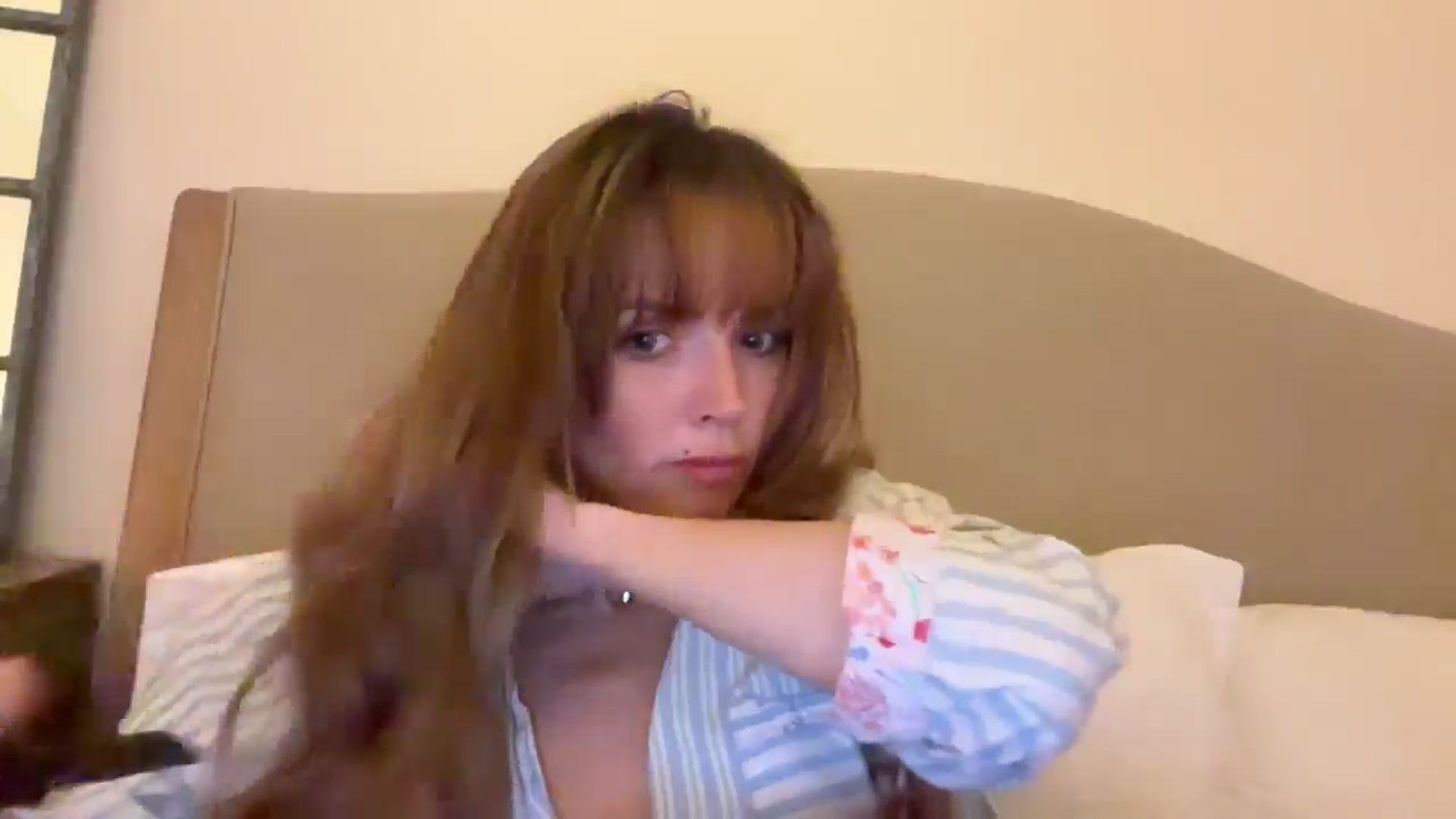 Gallery image thumbnail from MadeYouMissMe's myfreecams stream on, 05/05/2025, 23:19 image 9 of 20
