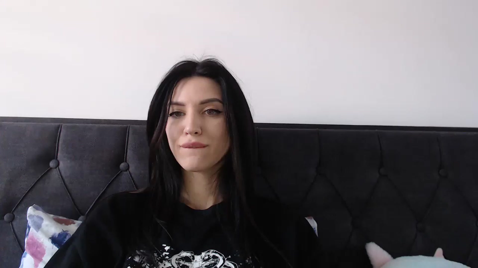 Gallery image thumbnail from Made_in_UA's myfreecams stream on, 12/22/2022, 13:09 image 10 of 20