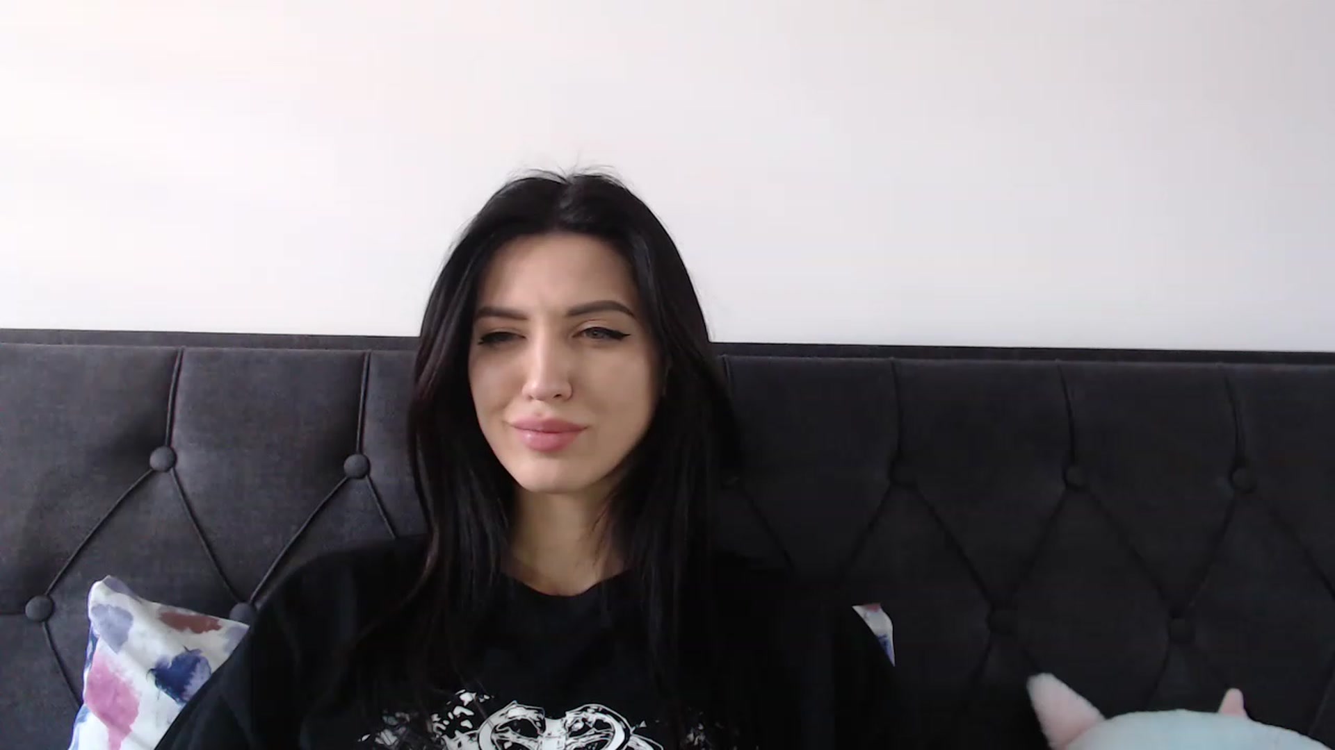 Gallery image thumbnail from Made_in_UA's myfreecams stream on, 12/22/2022, 13:09 image 18 of 20