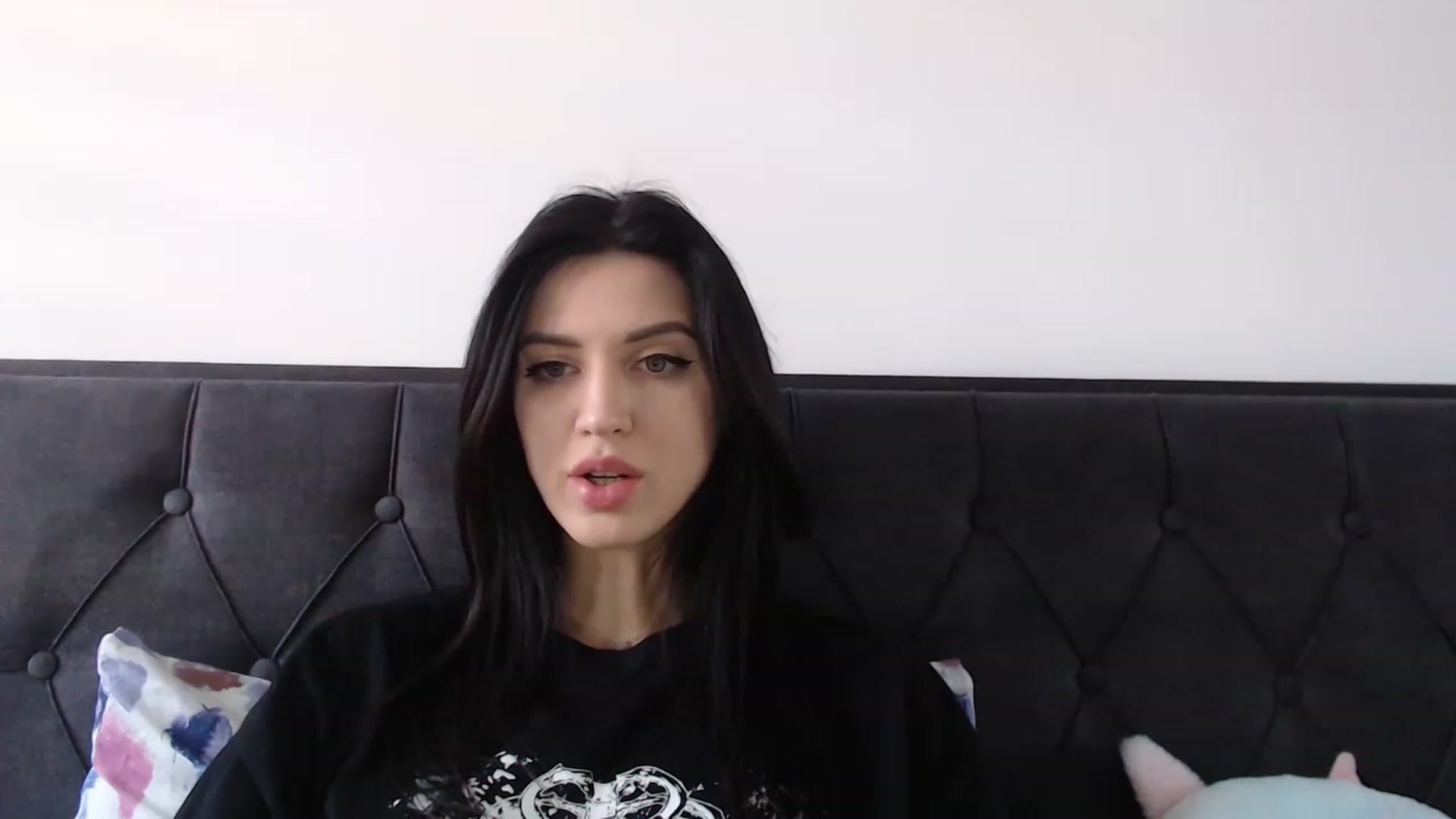 Gallery image thumbnail from Made_in_UA's myfreecams stream on, 12/22/2022, 13:09 image 19 of 20