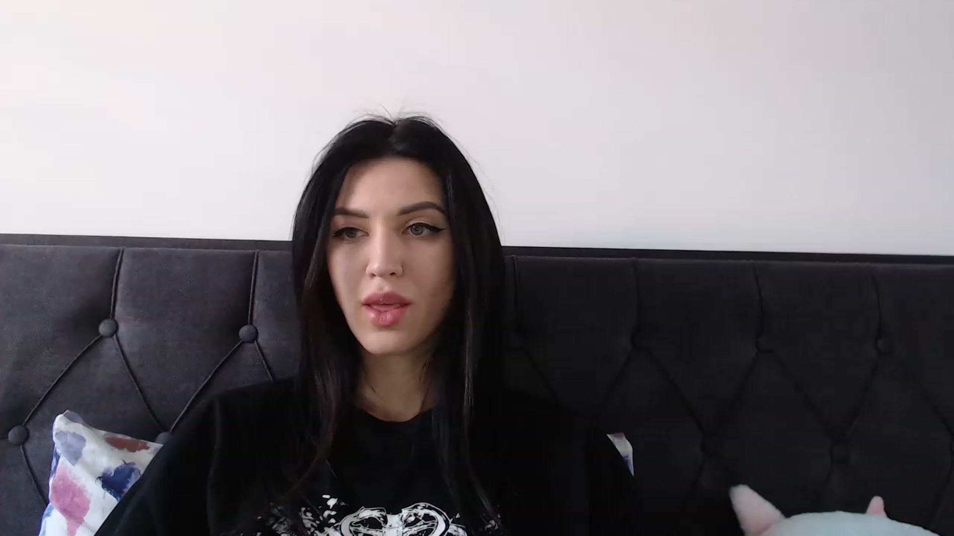 Gallery image thumbnail from Made_in_UA's myfreecams stream on, 12/22/2022, 13:09 image 8 of 20