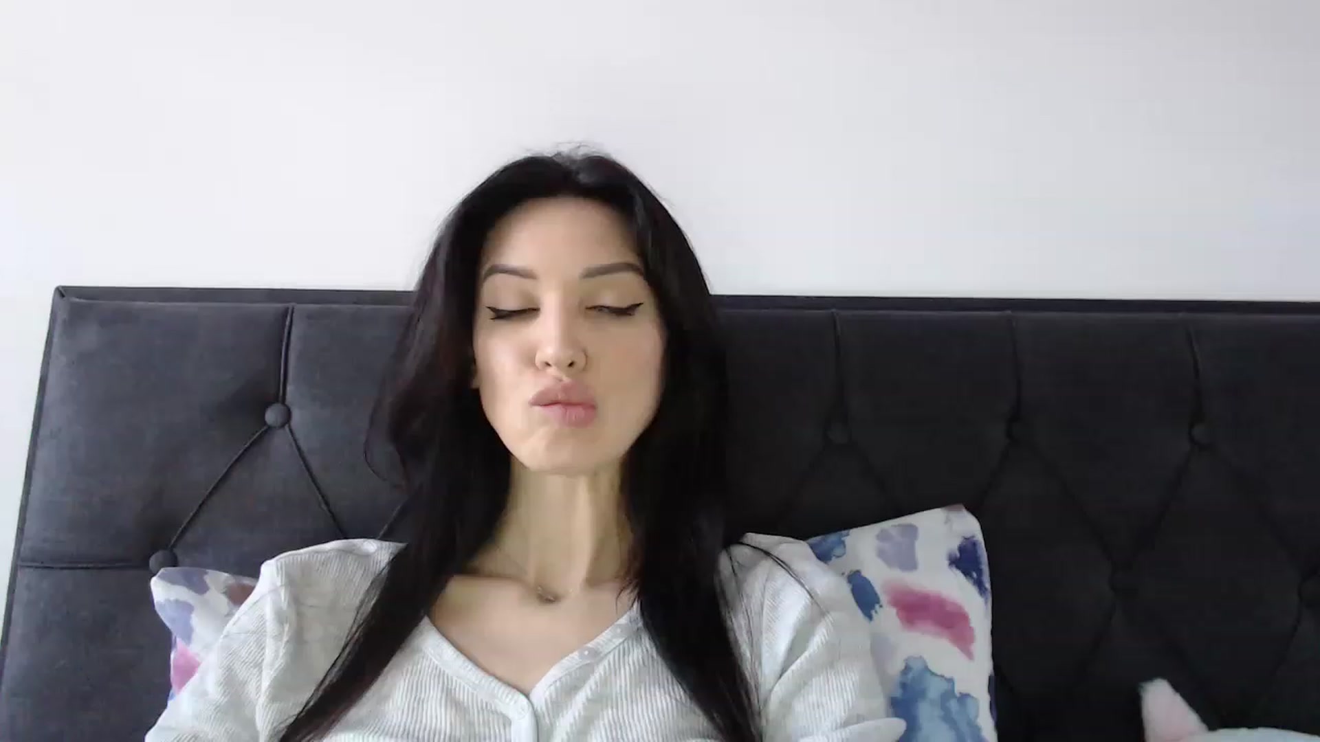 Gallery image thumbnail from Made_in_UA's myfreecams stream on, 12/25/2022, 13:48 image 20 of 20