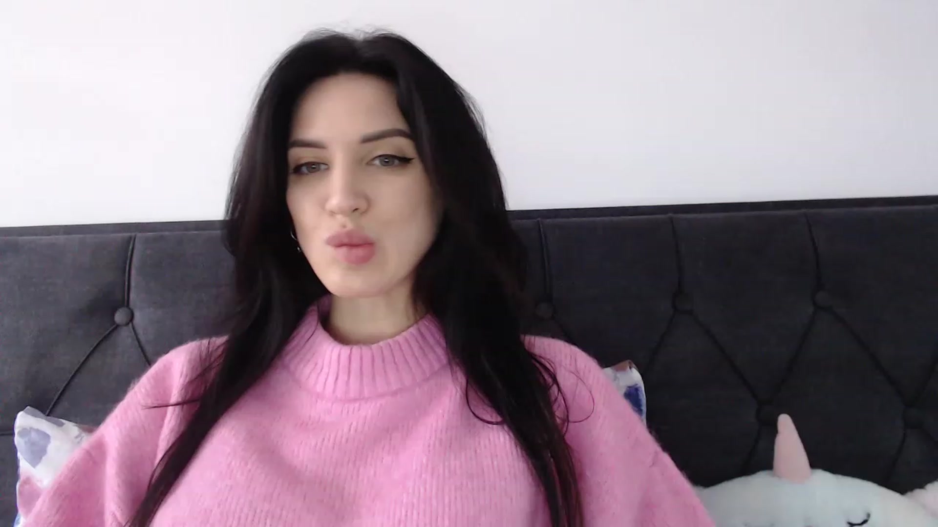 Gallery image thumbnail from Made_in_UA's myfreecams stream on, 12/27/2022, 13:25 image 18 of 20