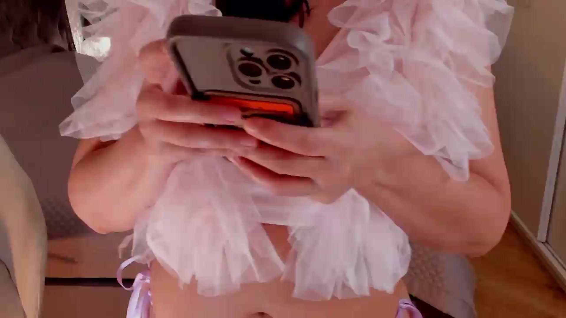 Gallery image thumbnail from MadelynSkye's myfreecams stream on, 05/04/2026, 17:01 image 16 of 20