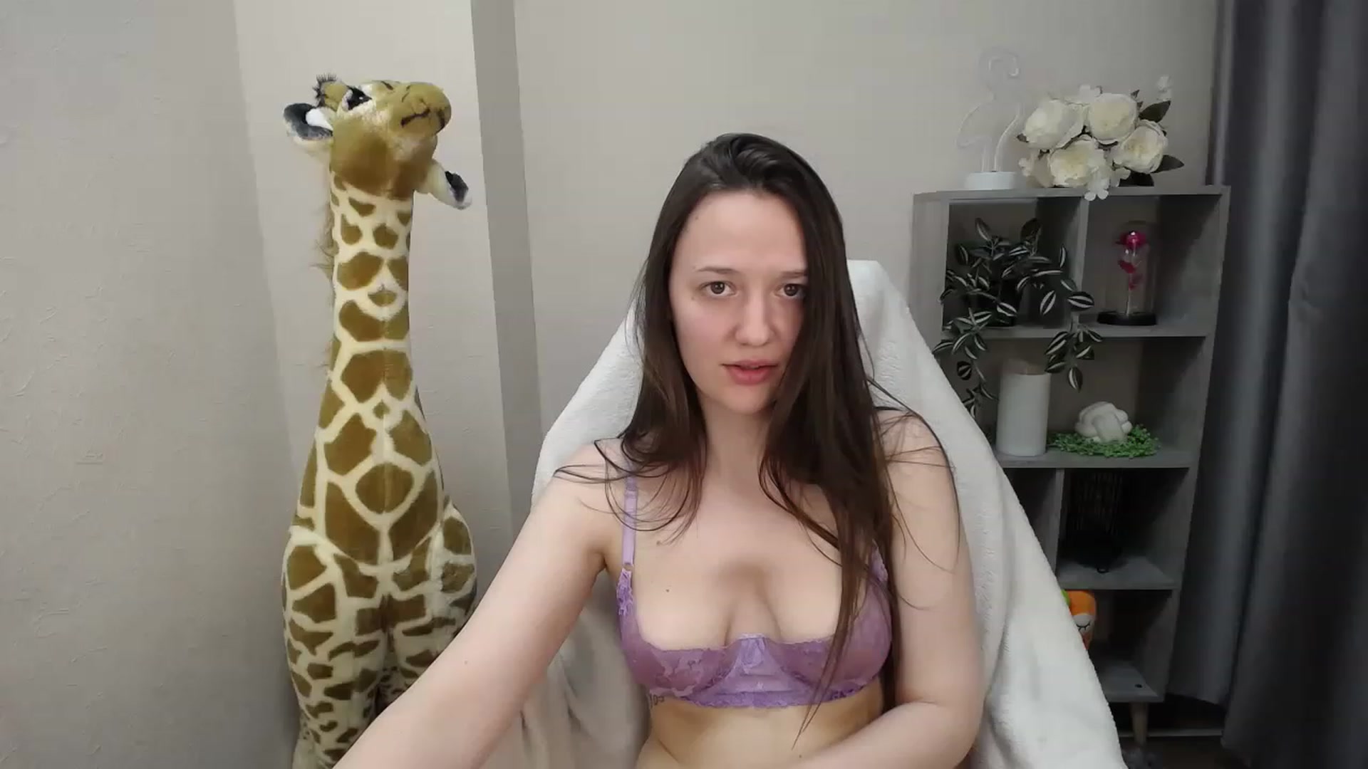 Gallery image thumbnail from Madi_Lainee's myfreecams stream on, 04/16/2023, 12:08 image 14 of 20