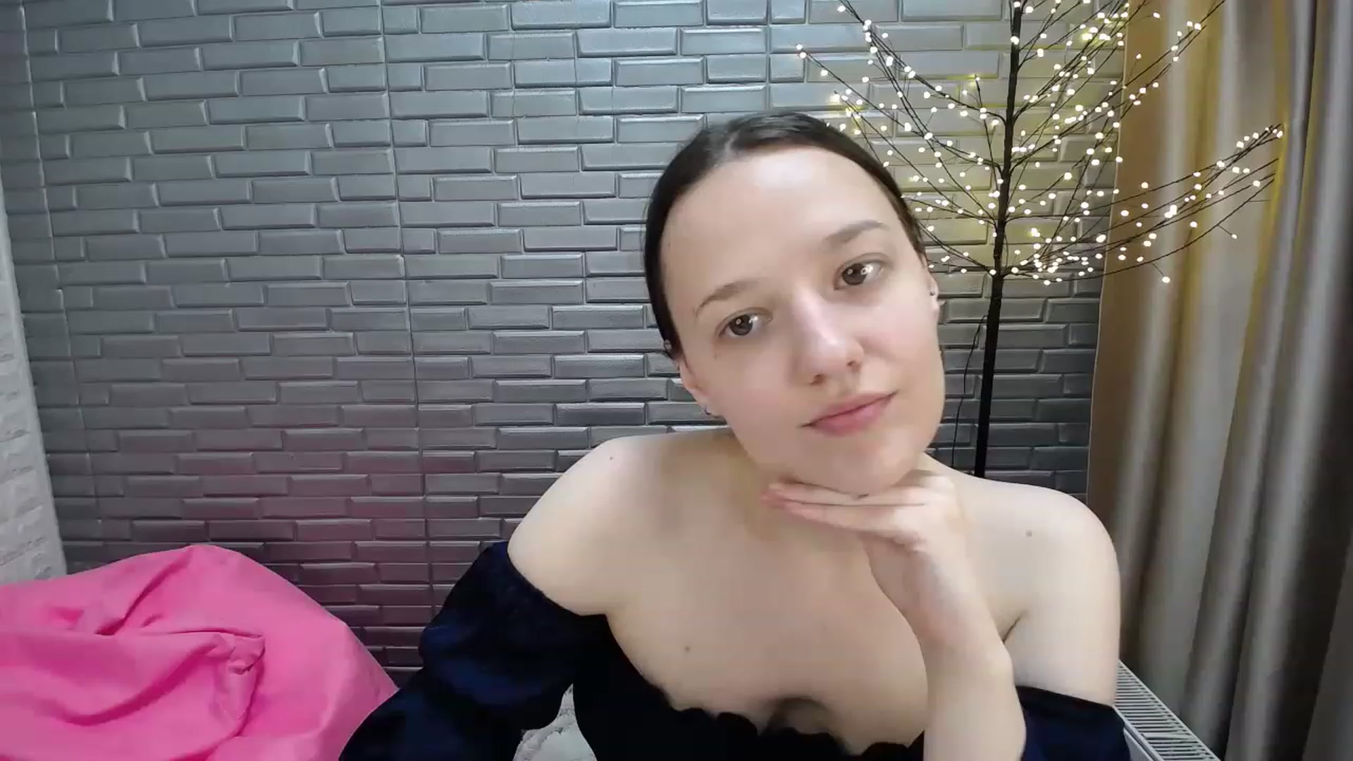 Gallery image thumbnail from Madi_Lainee's myfreecams stream on, 06/11/2023, 11:47 image 14 of 20