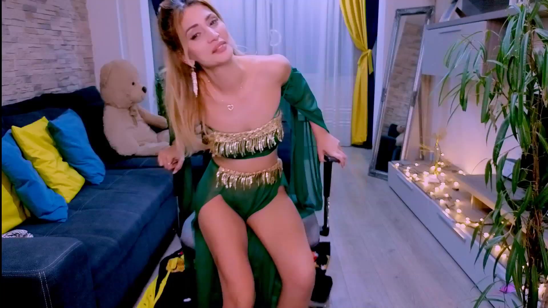 Gallery image thumbnail from MadieRoberts's myfreecams stream on, 12/26/2025, 03:45 image 10 of 20